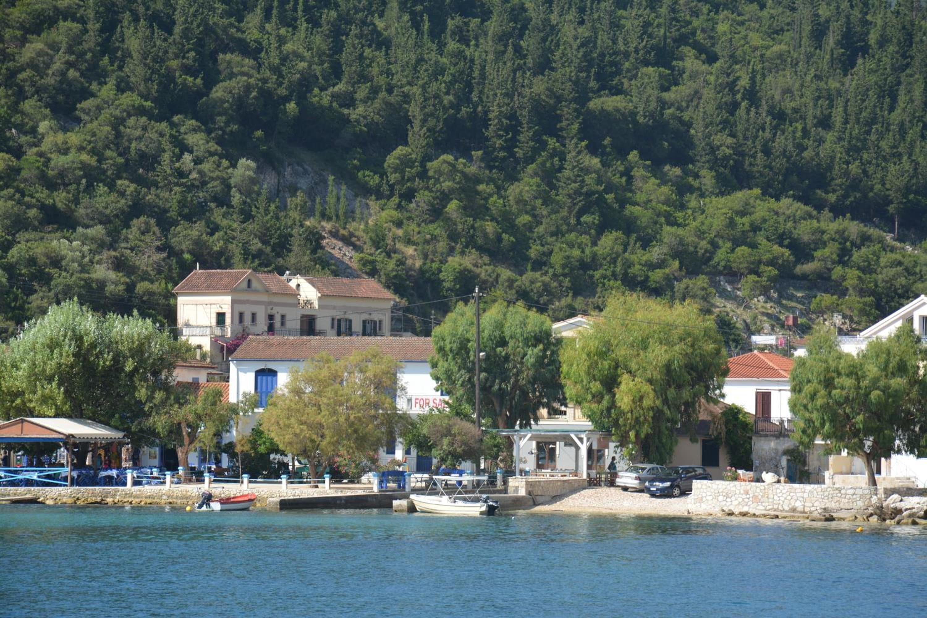Aristotelis Apartments, Frikes