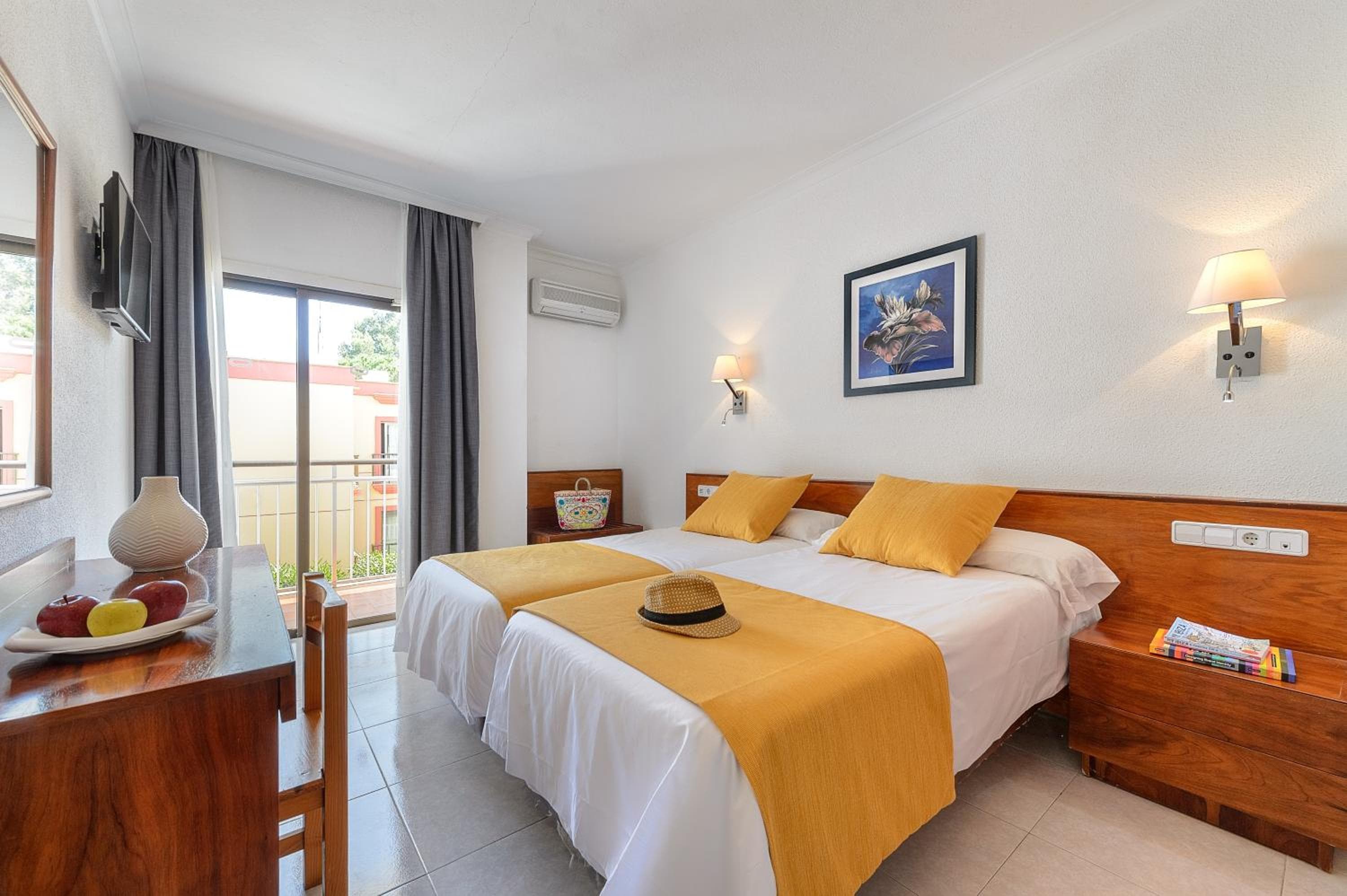 Aparthotel Vibra Bay, San Antonio