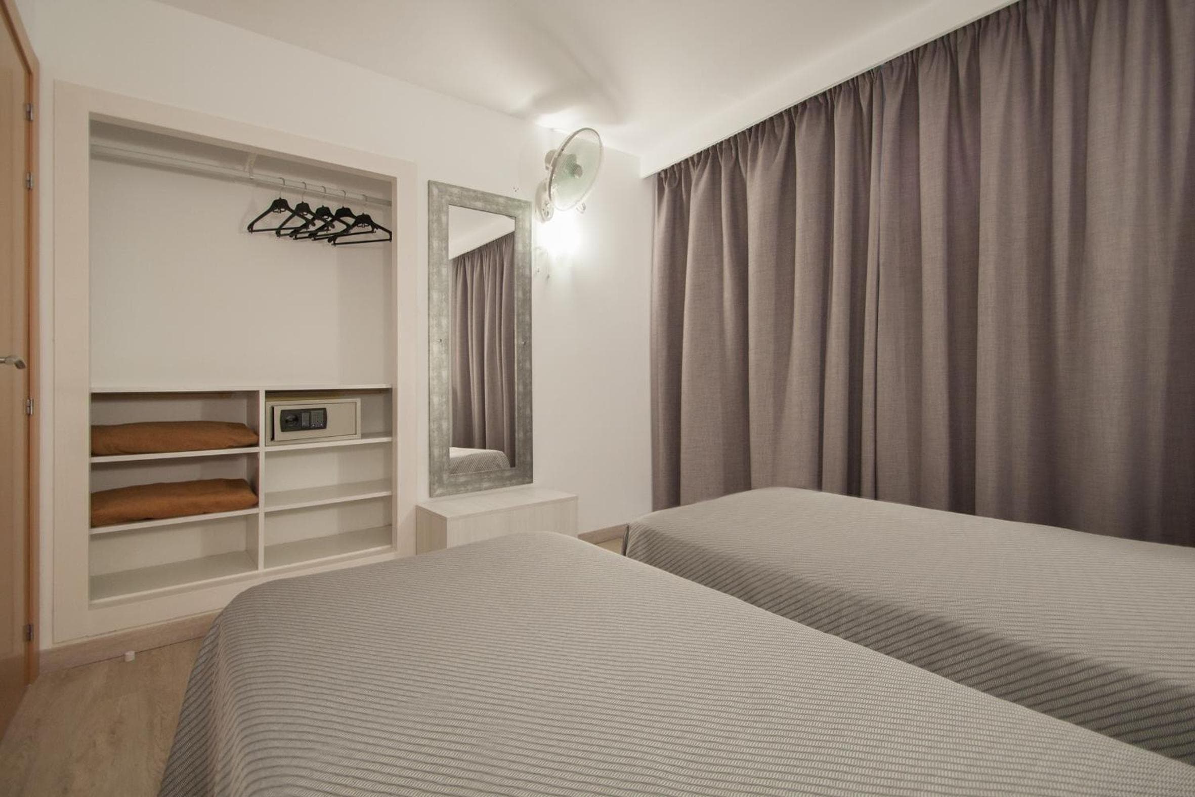 Apartamentos Sol y Vera, Magaluf, photo 3