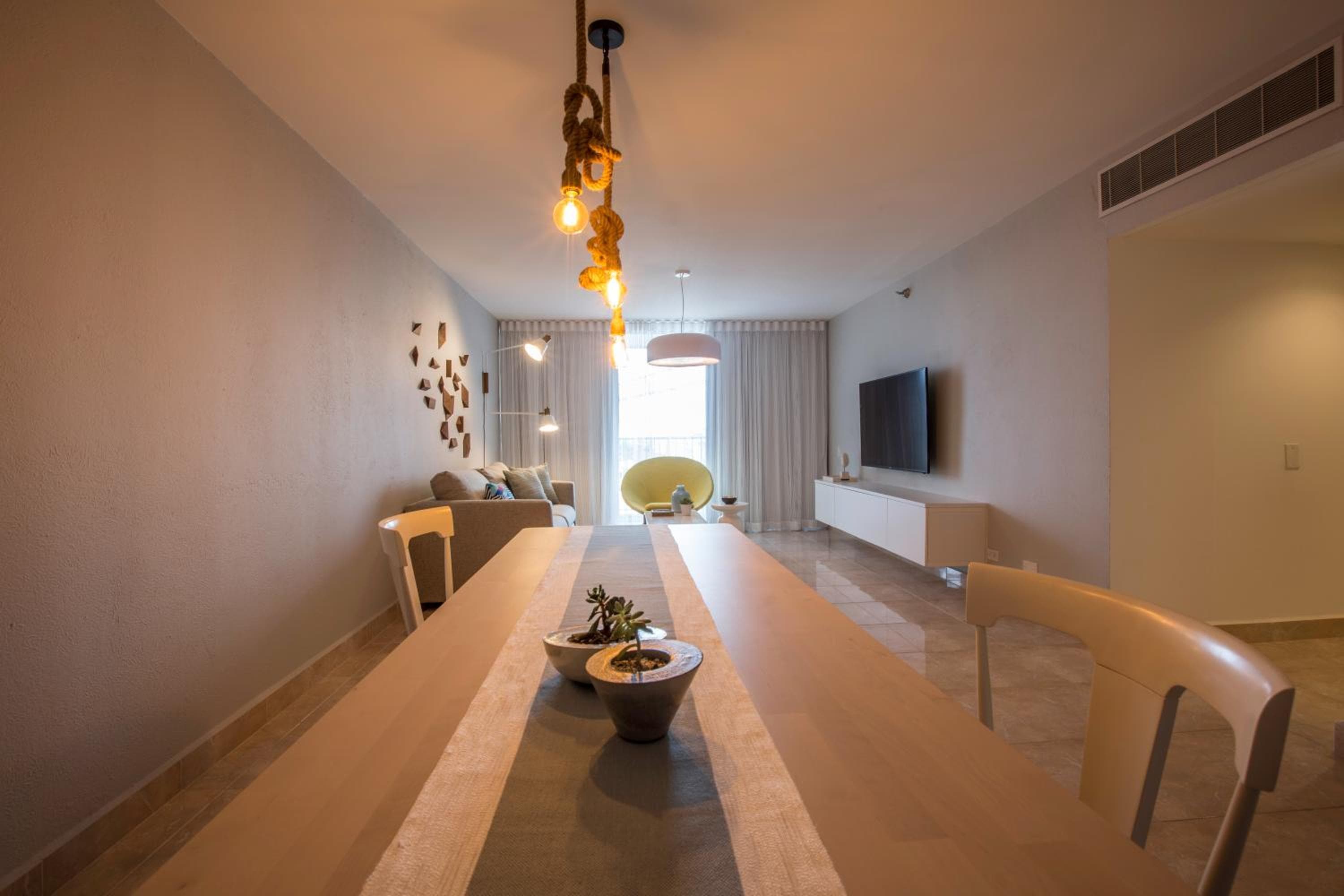 OCEAN VIEW DELUXE SUITE: PVT. BEACH & POOL, San Juan, photo 2