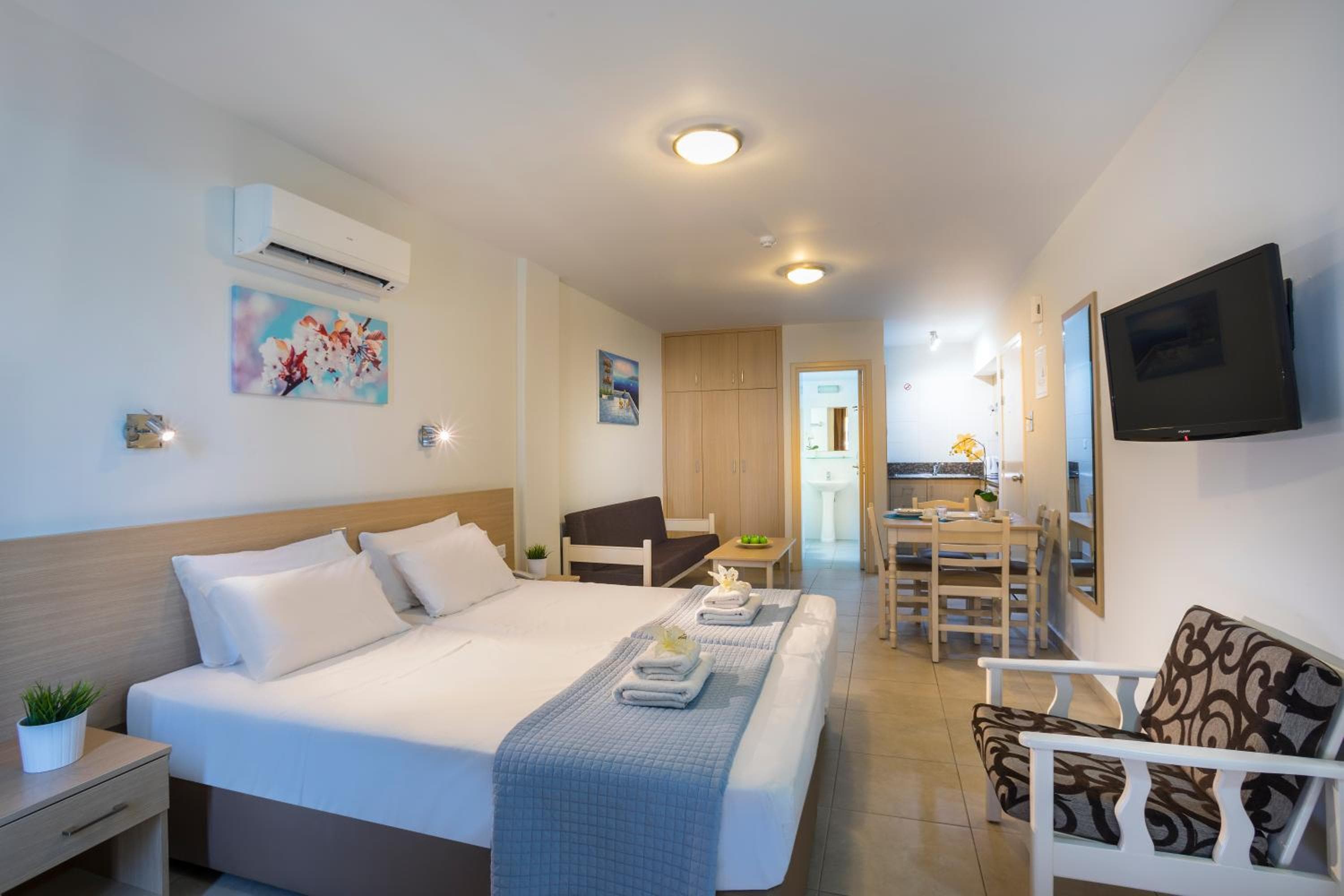 Christabelle Hotel Apartments, Ayia Napa, photo 2