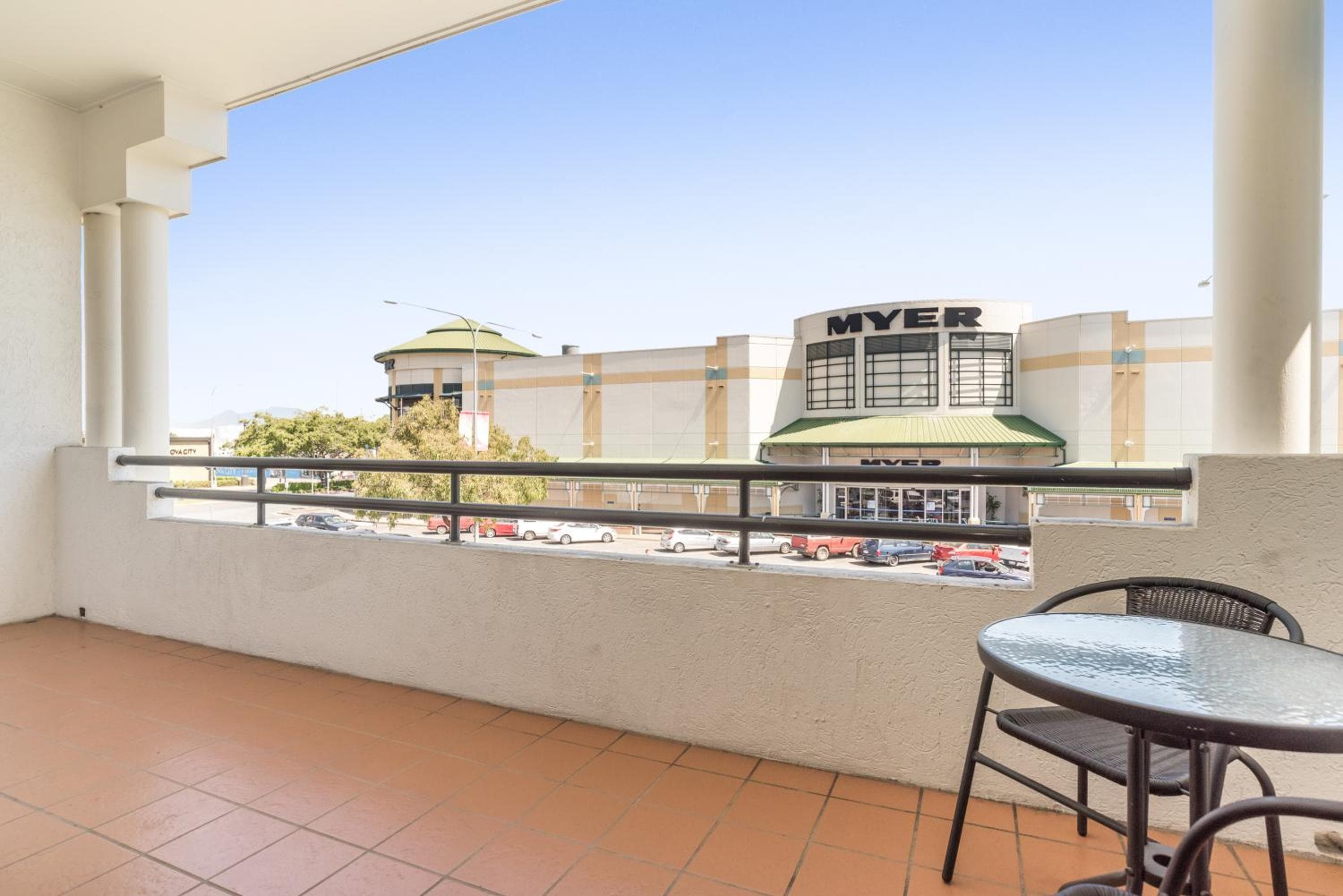 Mid City Luxury Suites, Cairns, photo 2