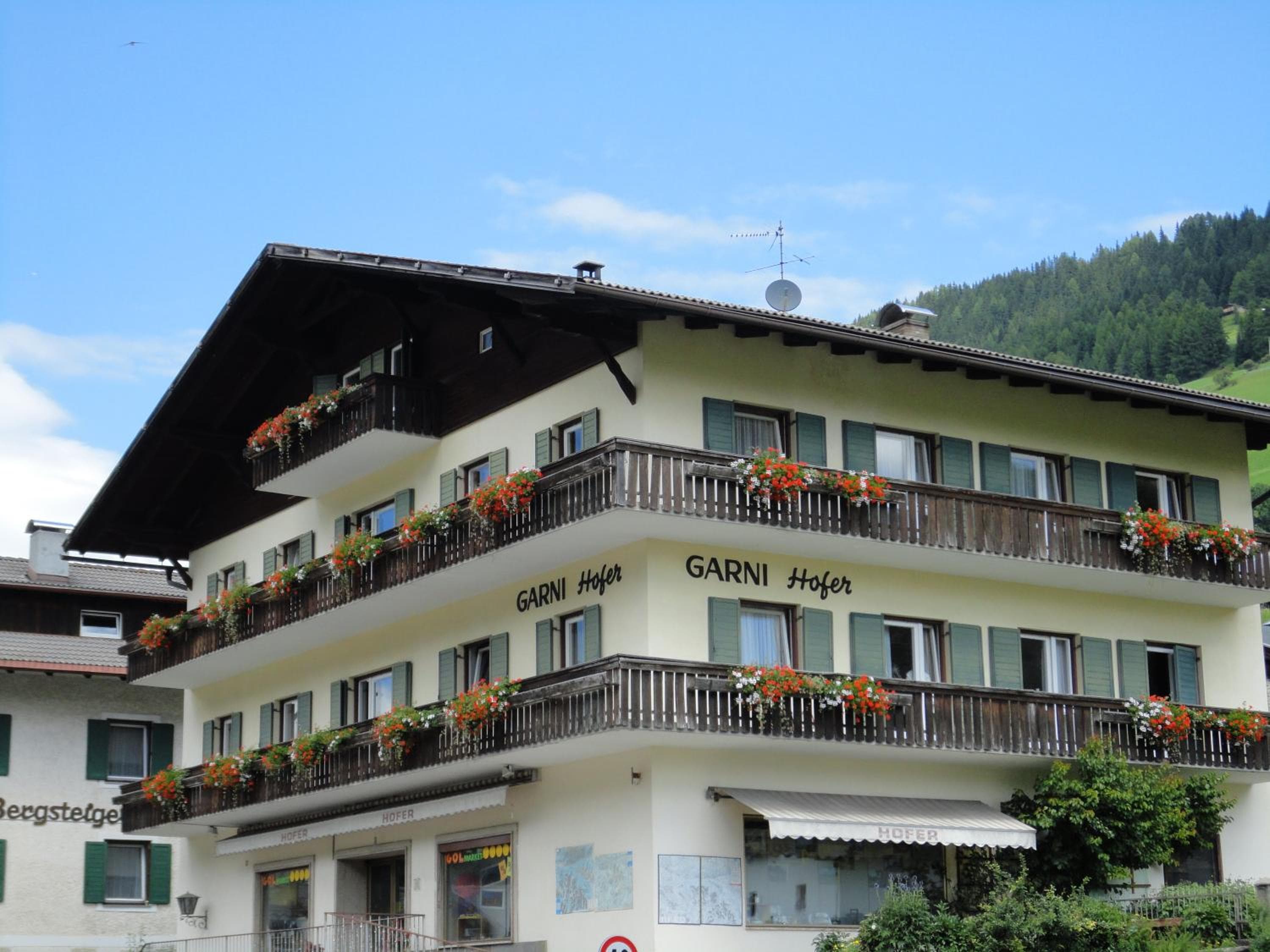 Garni Hofer, Sesto