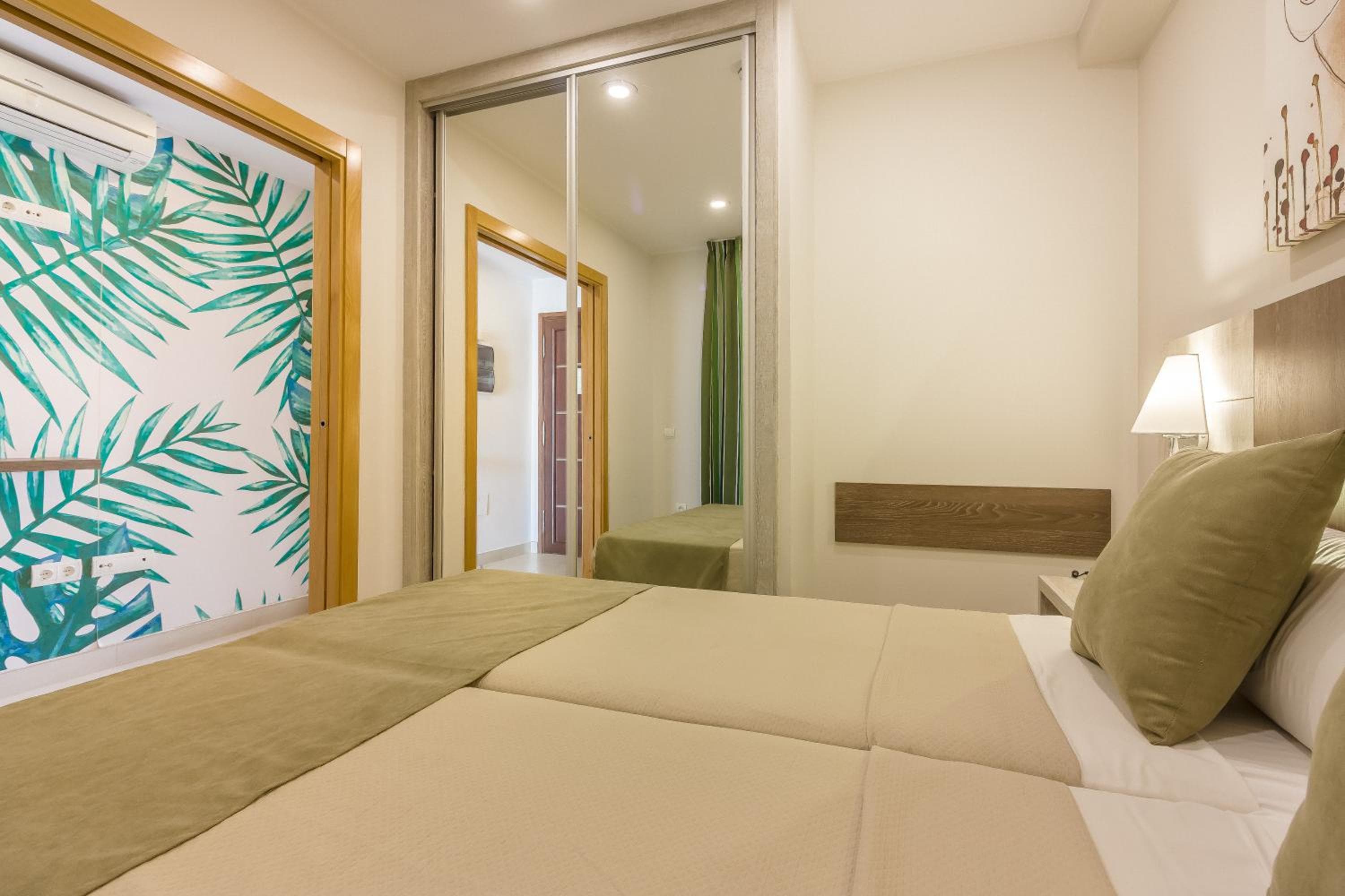Klayman Diamond Aparthotel, Acantilado de los Gigantes