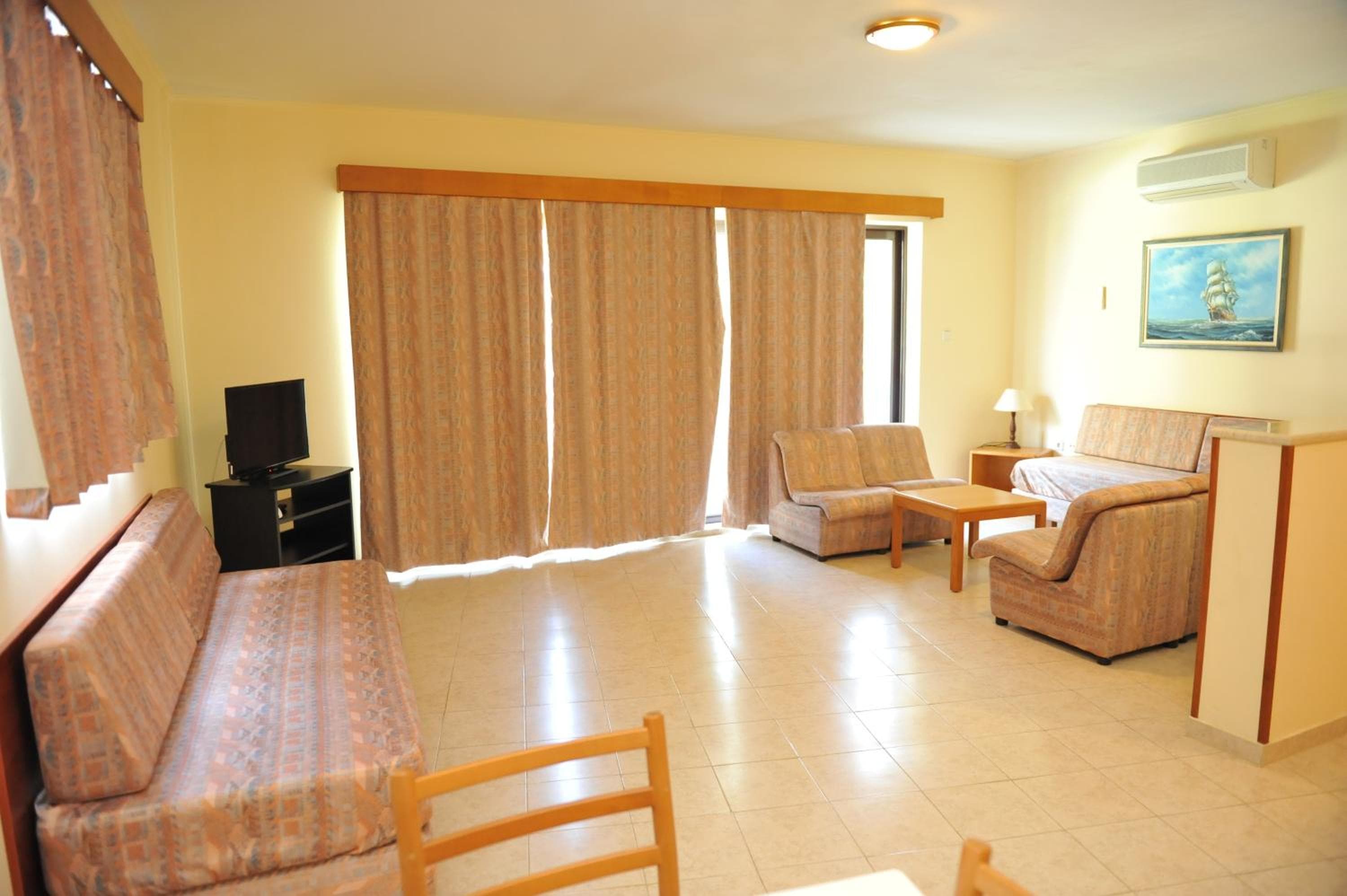 Niki Hotel Apartments, Ialyssos, photo 3