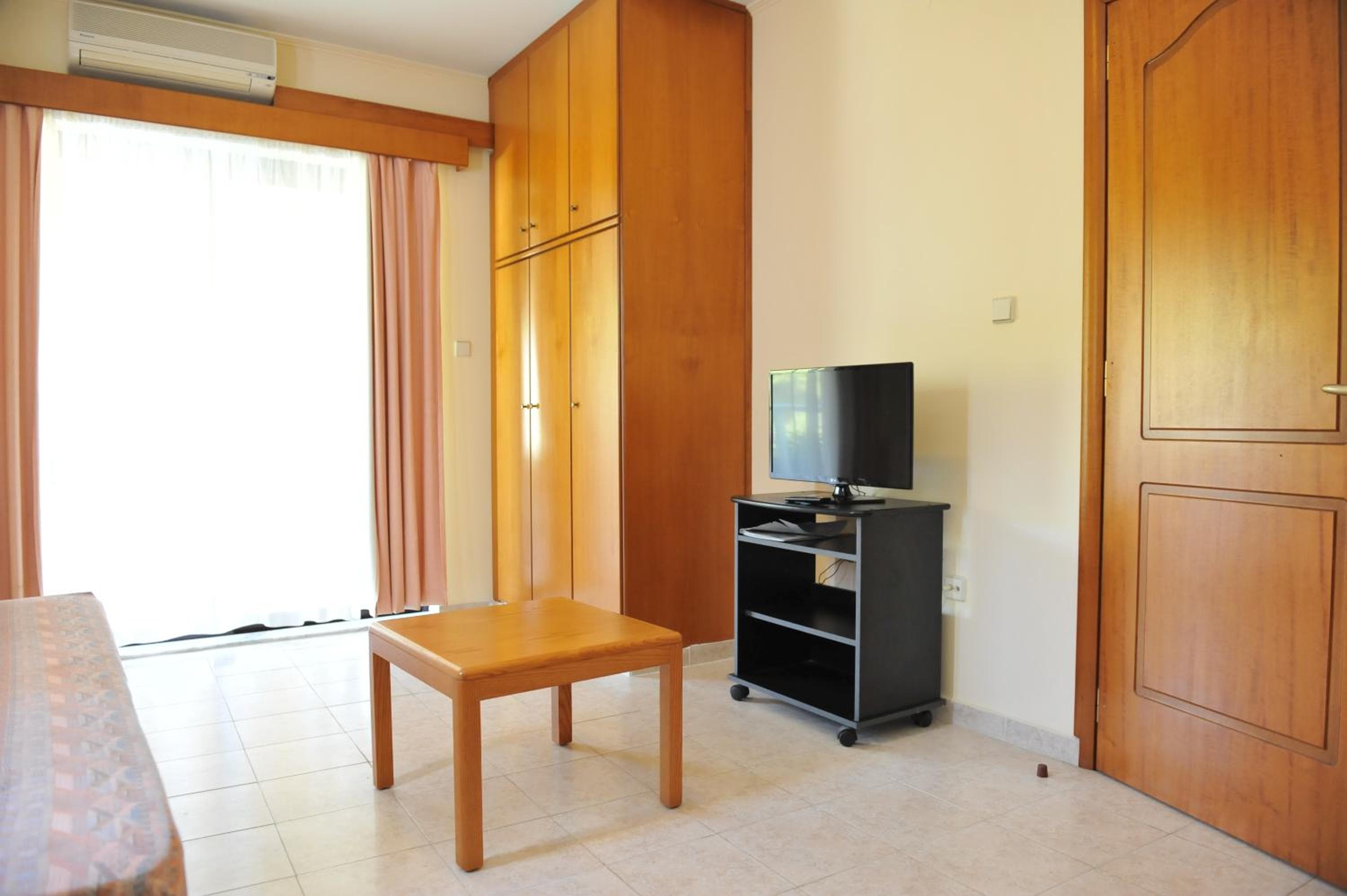 Niki Hotel Apartments, Ialyssos, photo 4
