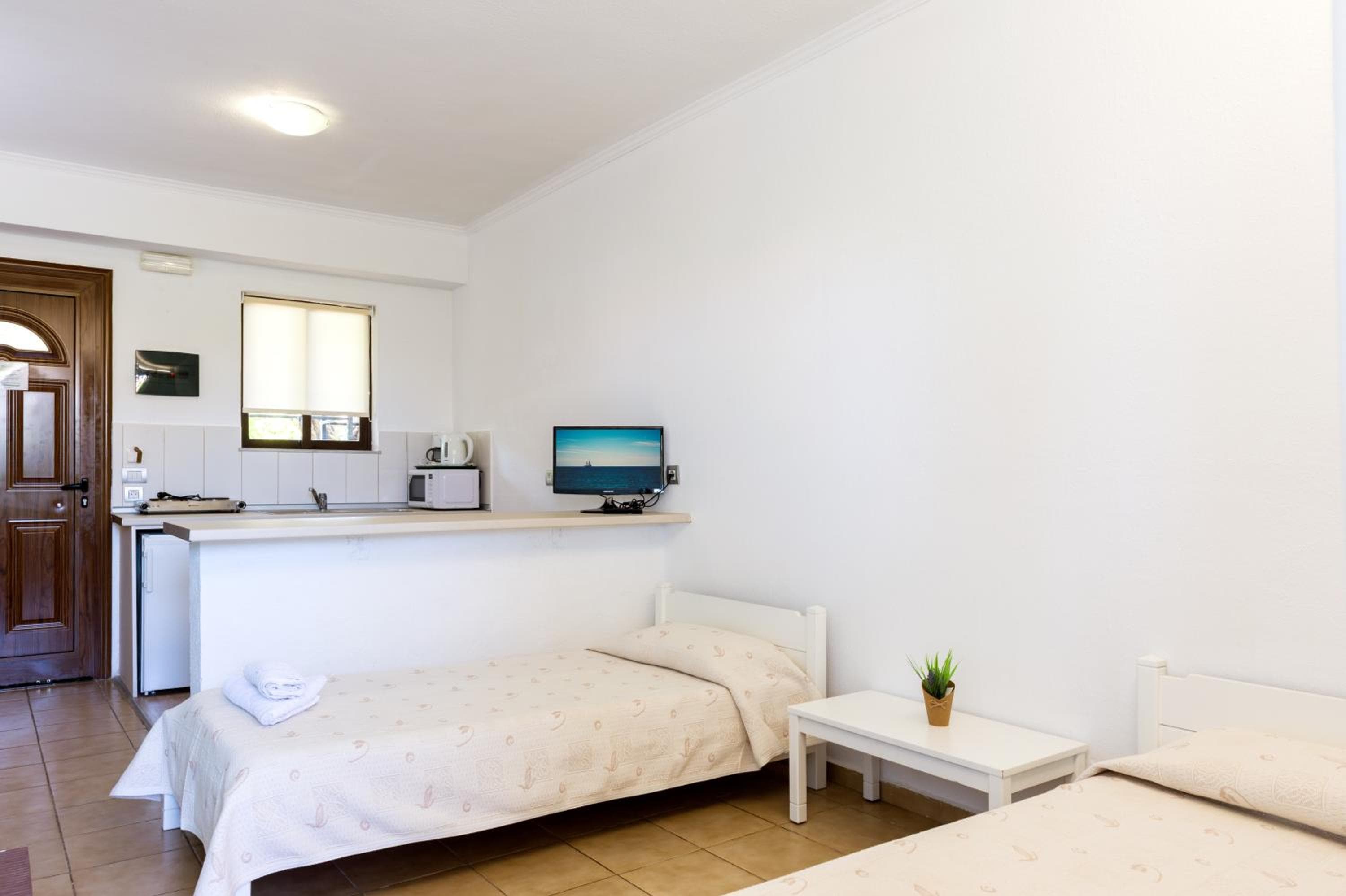 Terinikos Sunny Garden Hotel & Junior Suites, Ialyssos, photo 5