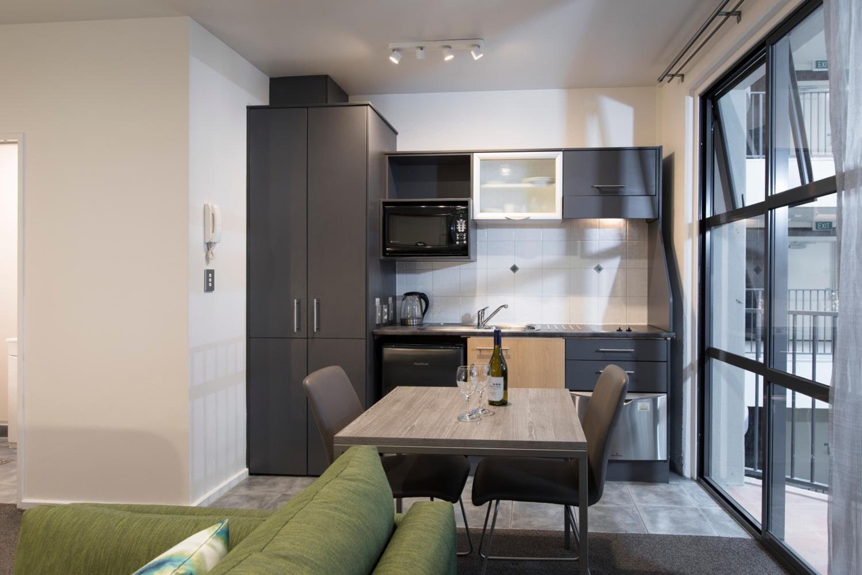 Quest Atrium Apartment Hotel, Wellington, photo 3