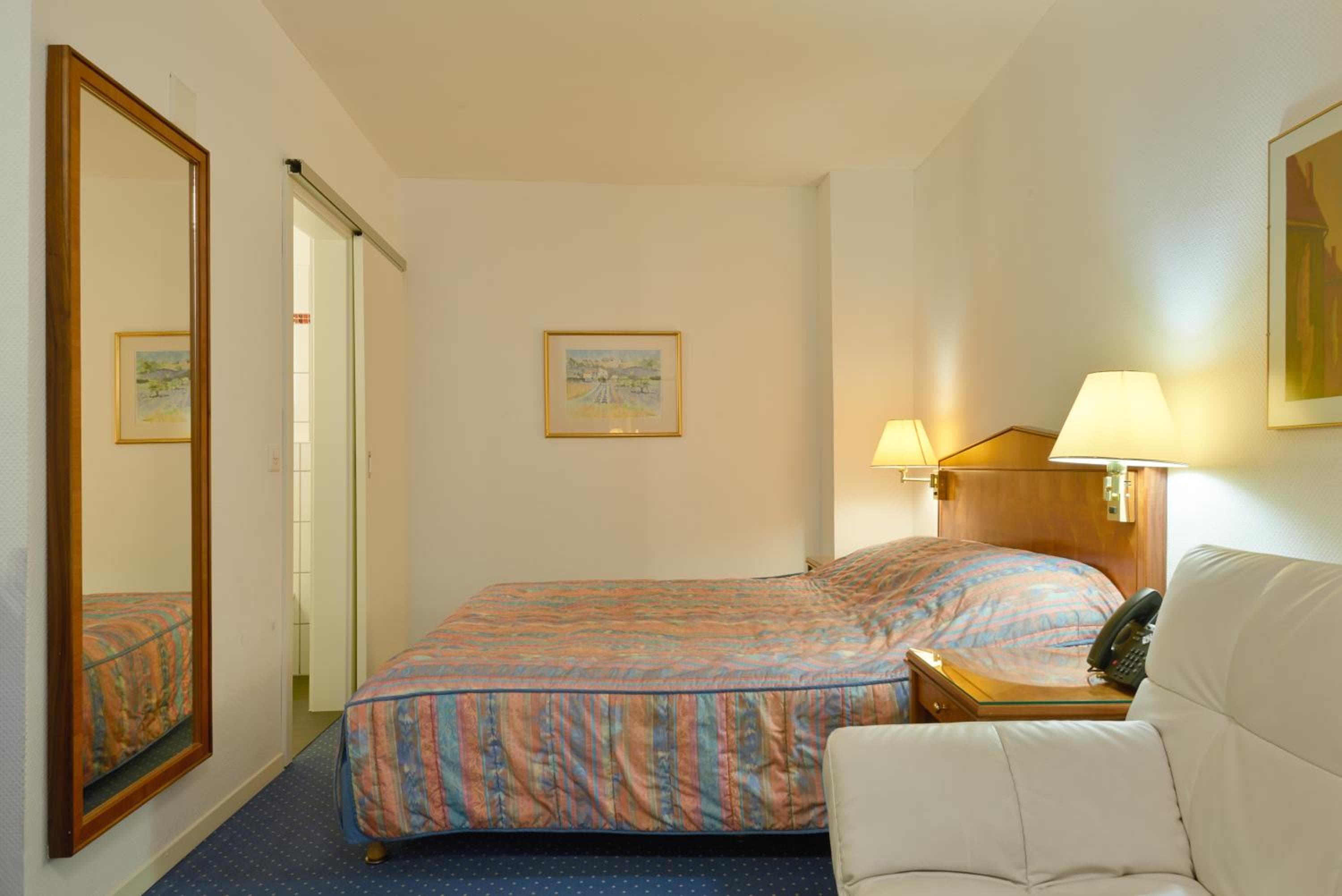 Hine Adon Fribourg City Aparthotel Self checkin, Fribourg, photo 6