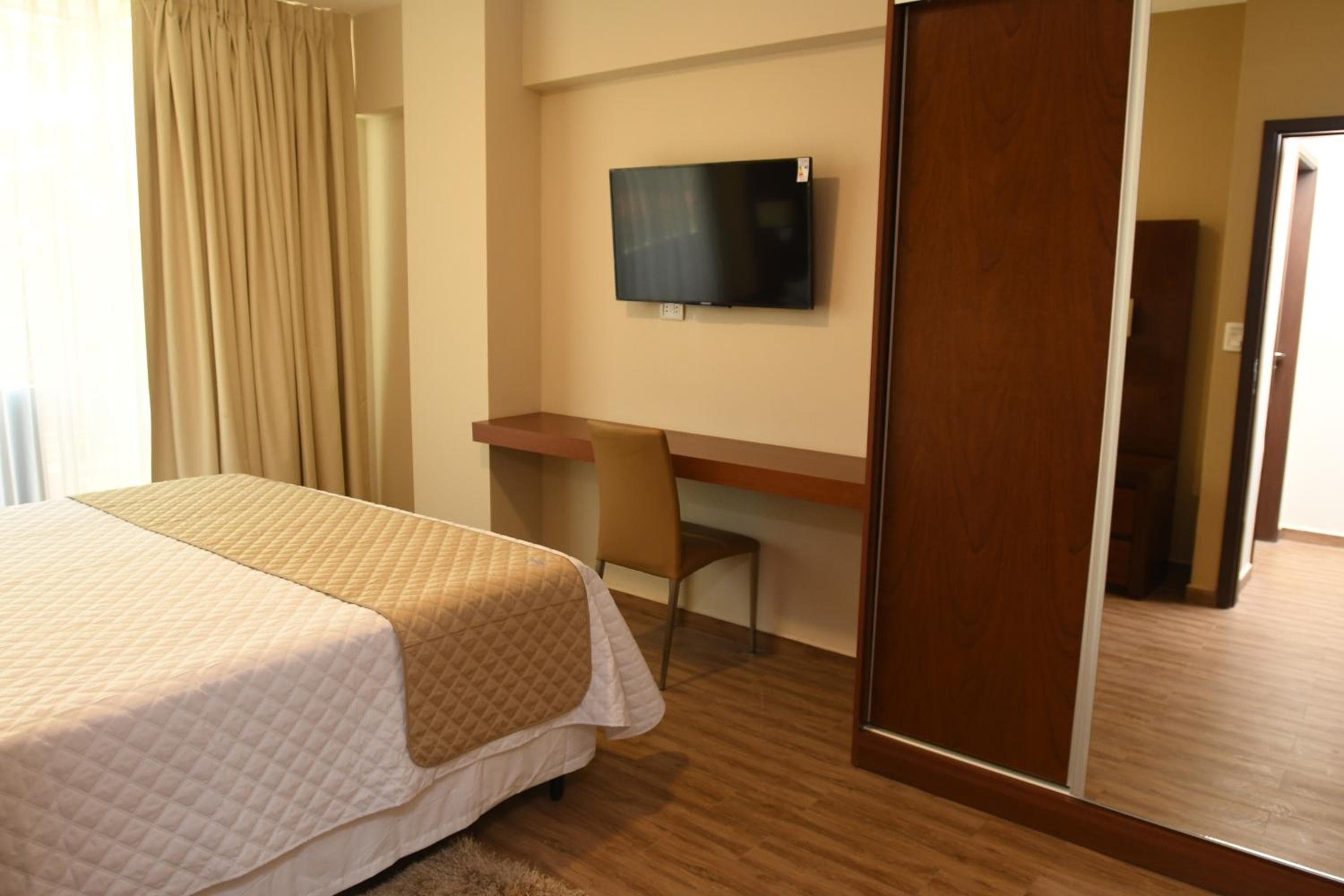 Taos Apart Hotel, Santa Cruz de la Sierra, photo 3
