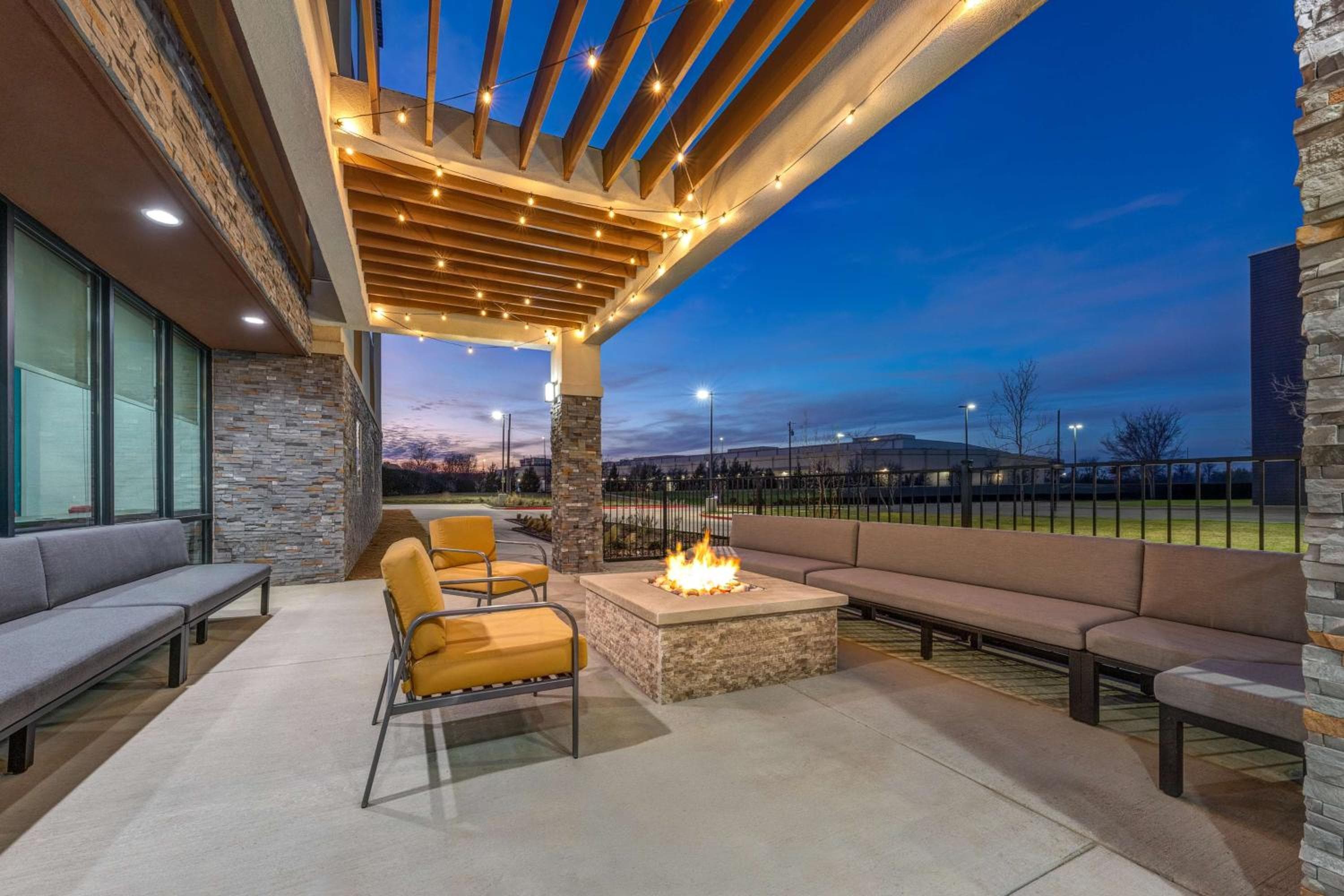Home2 Suites By Hilton Dallas I-30 Cockrell Hill, Dallas, photo 3