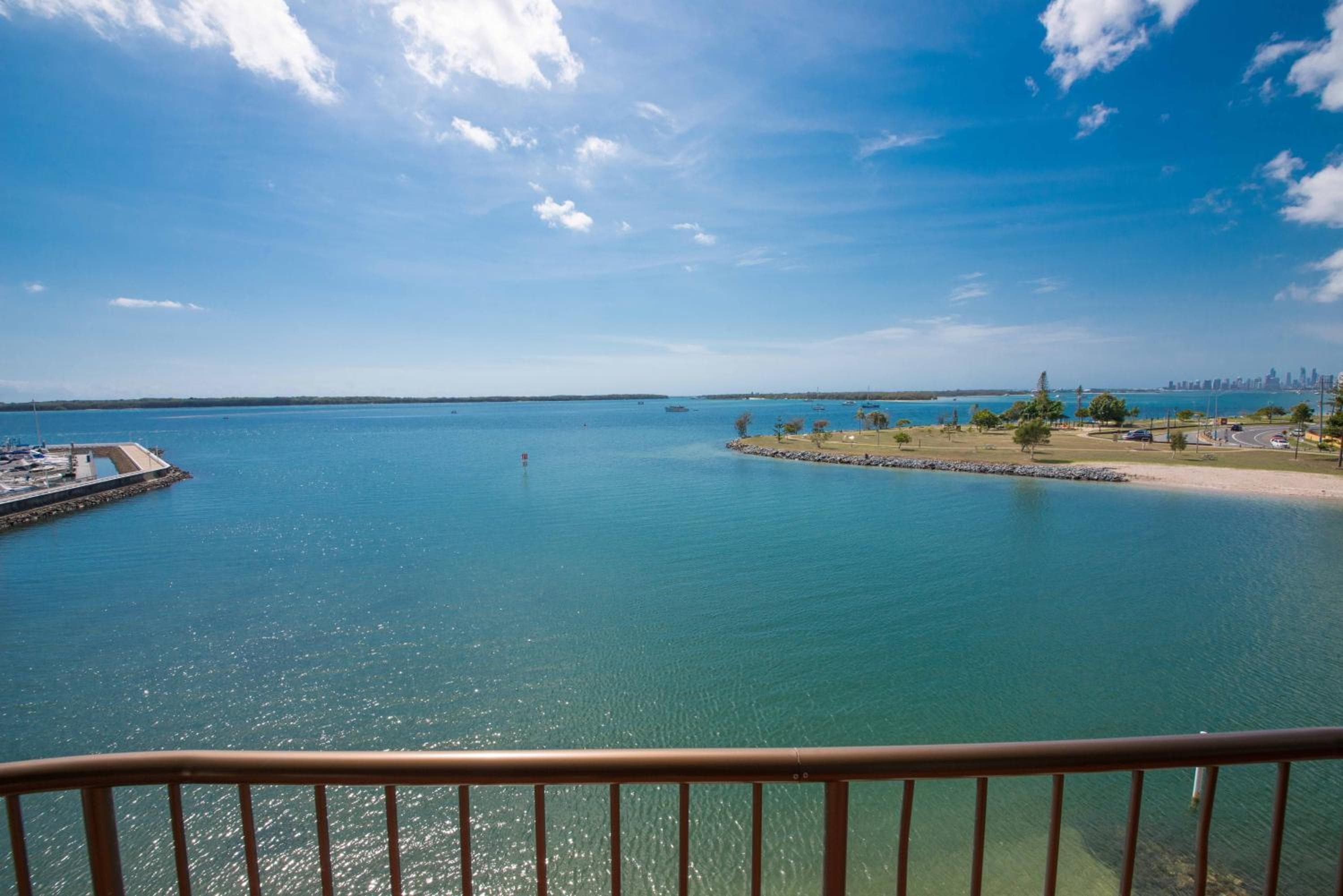 Broadwater Shores Waterfront Apartments, Gold Coast, photo 6