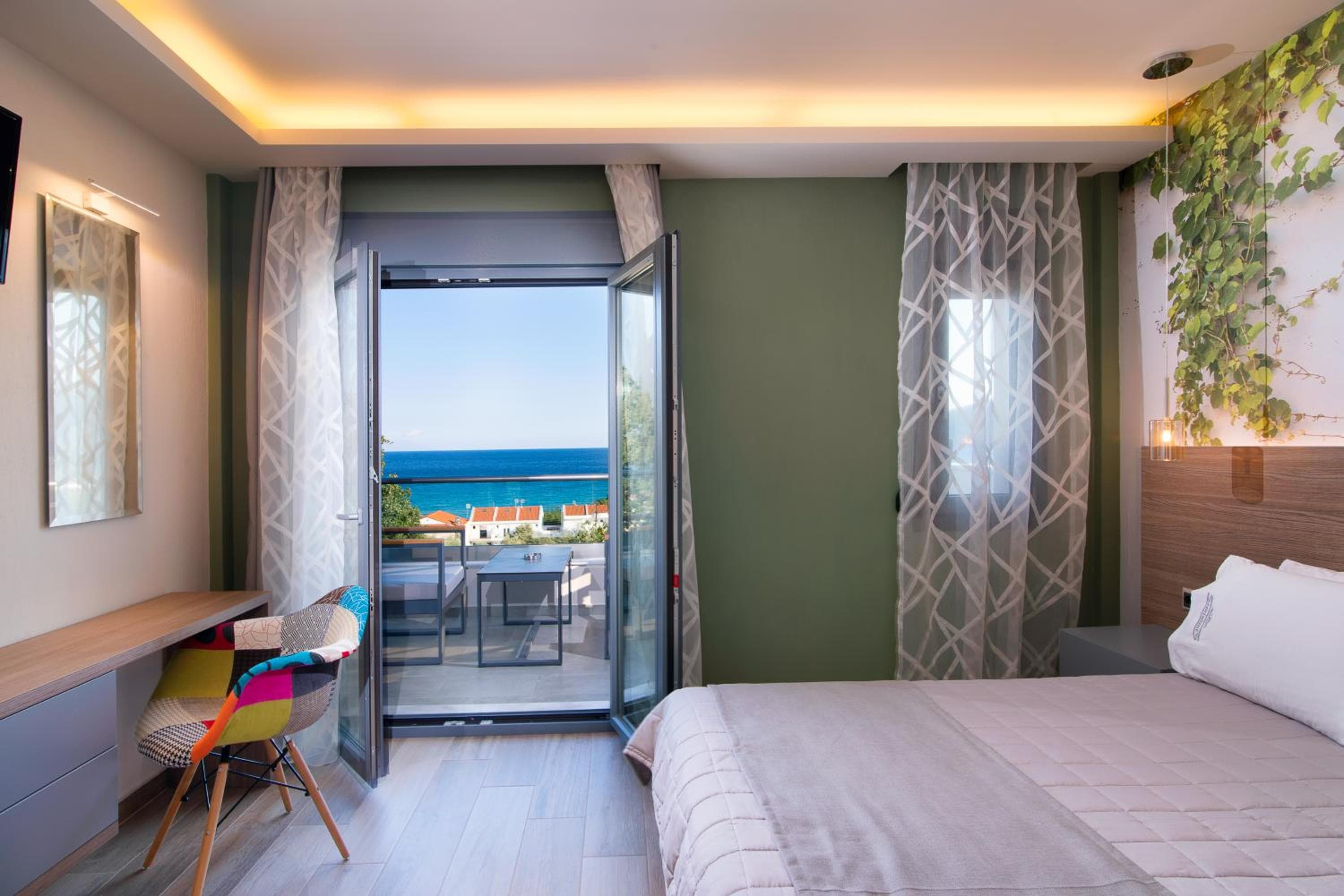 Semiramis Luxury Suites, Chrysi Ammoudia, photo 3