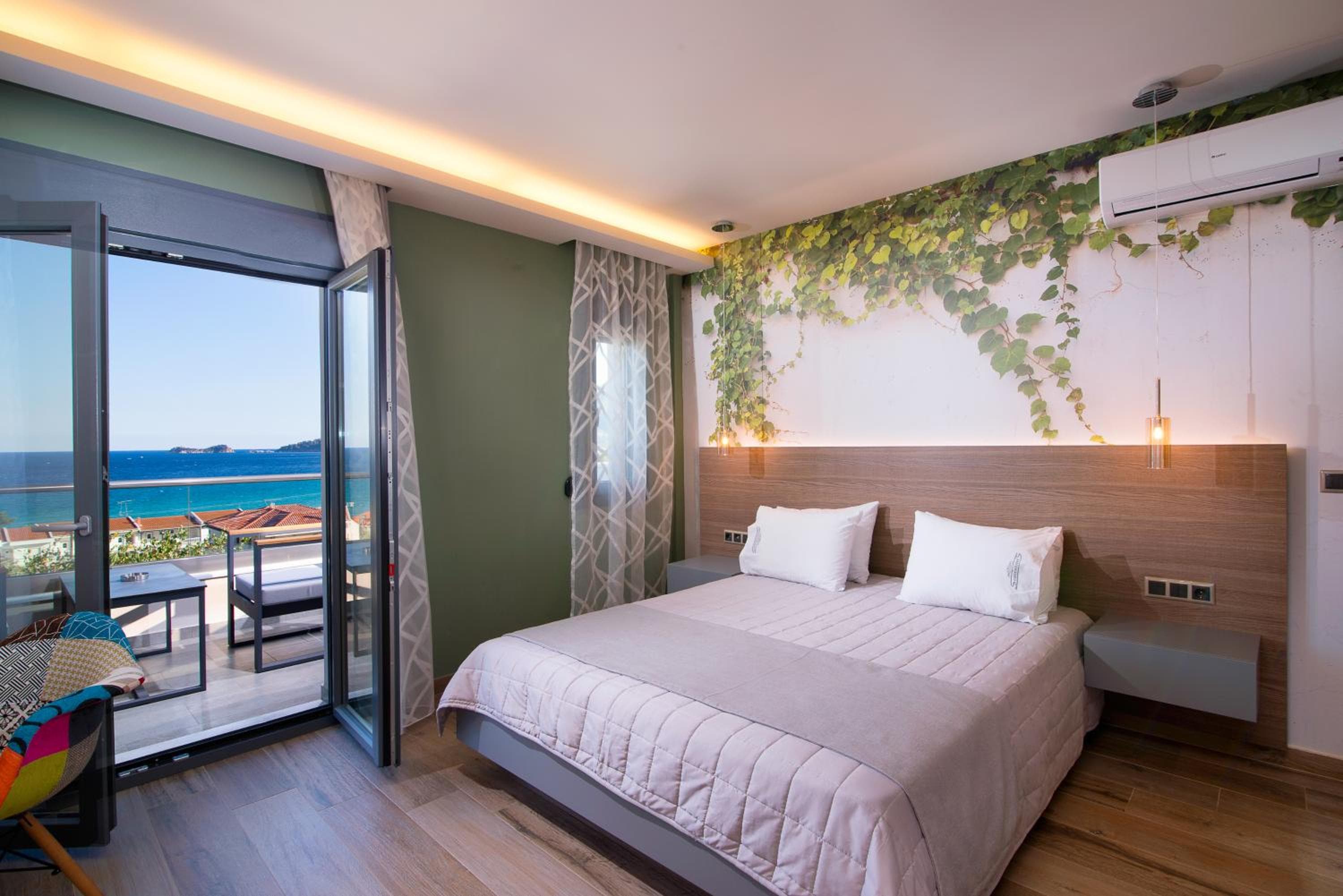 Semiramis Luxury Suites, Chrysi Ammoudia, photo 4