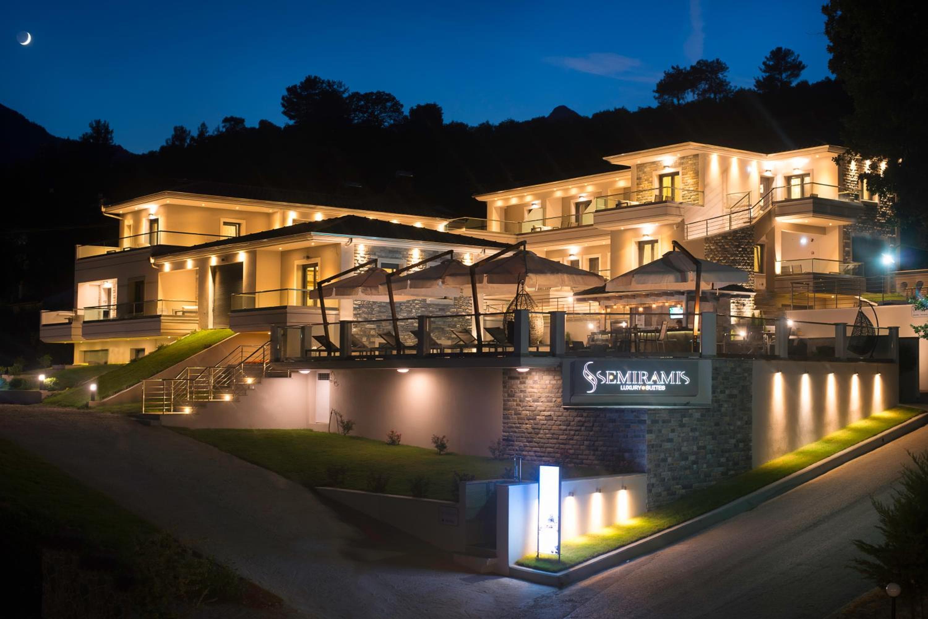 Semiramis Luxury Suites, Chrysi Ammoudia
