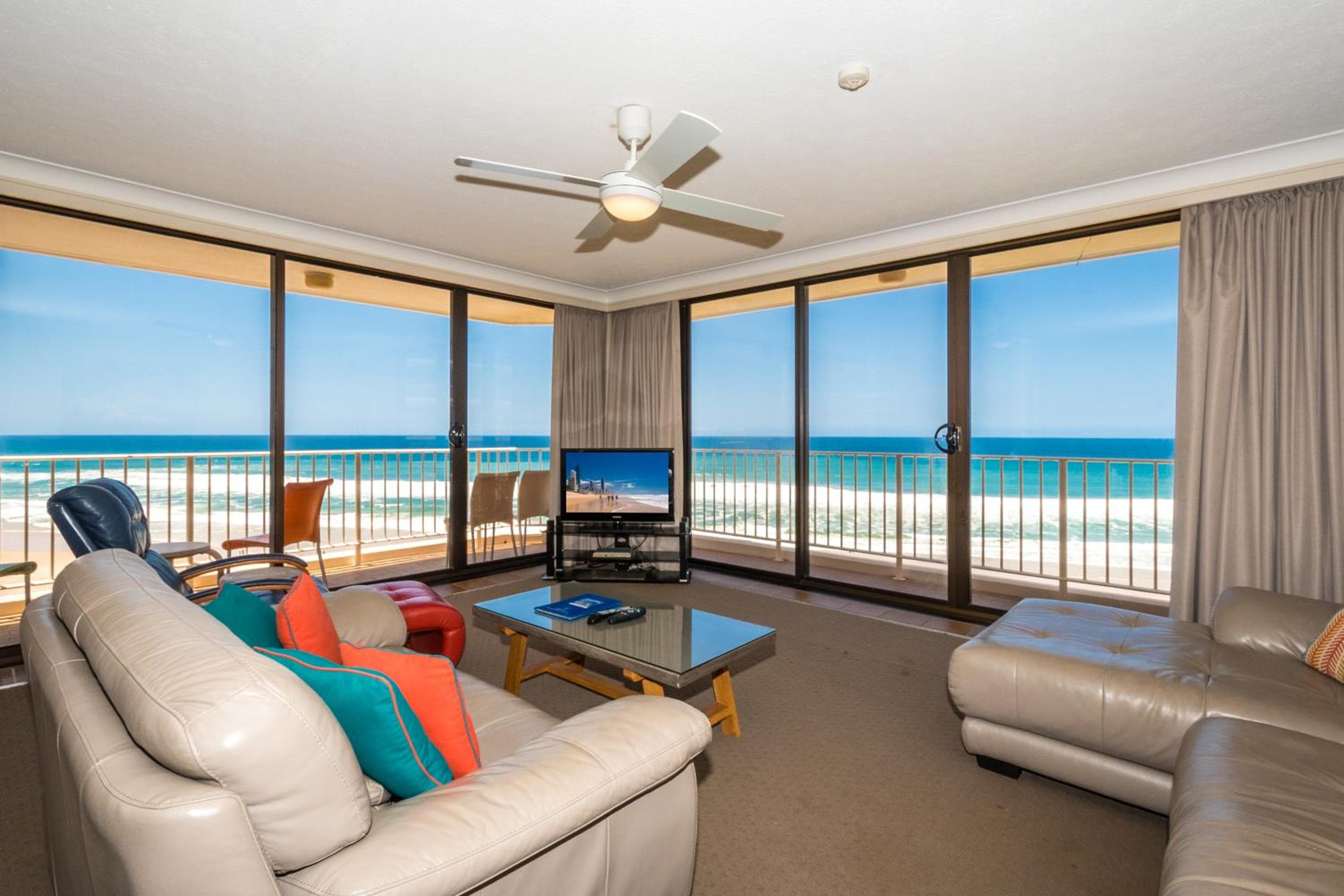 Breakers North Absolute Beachfront Apartments - Official, Gold Coast, photo 4