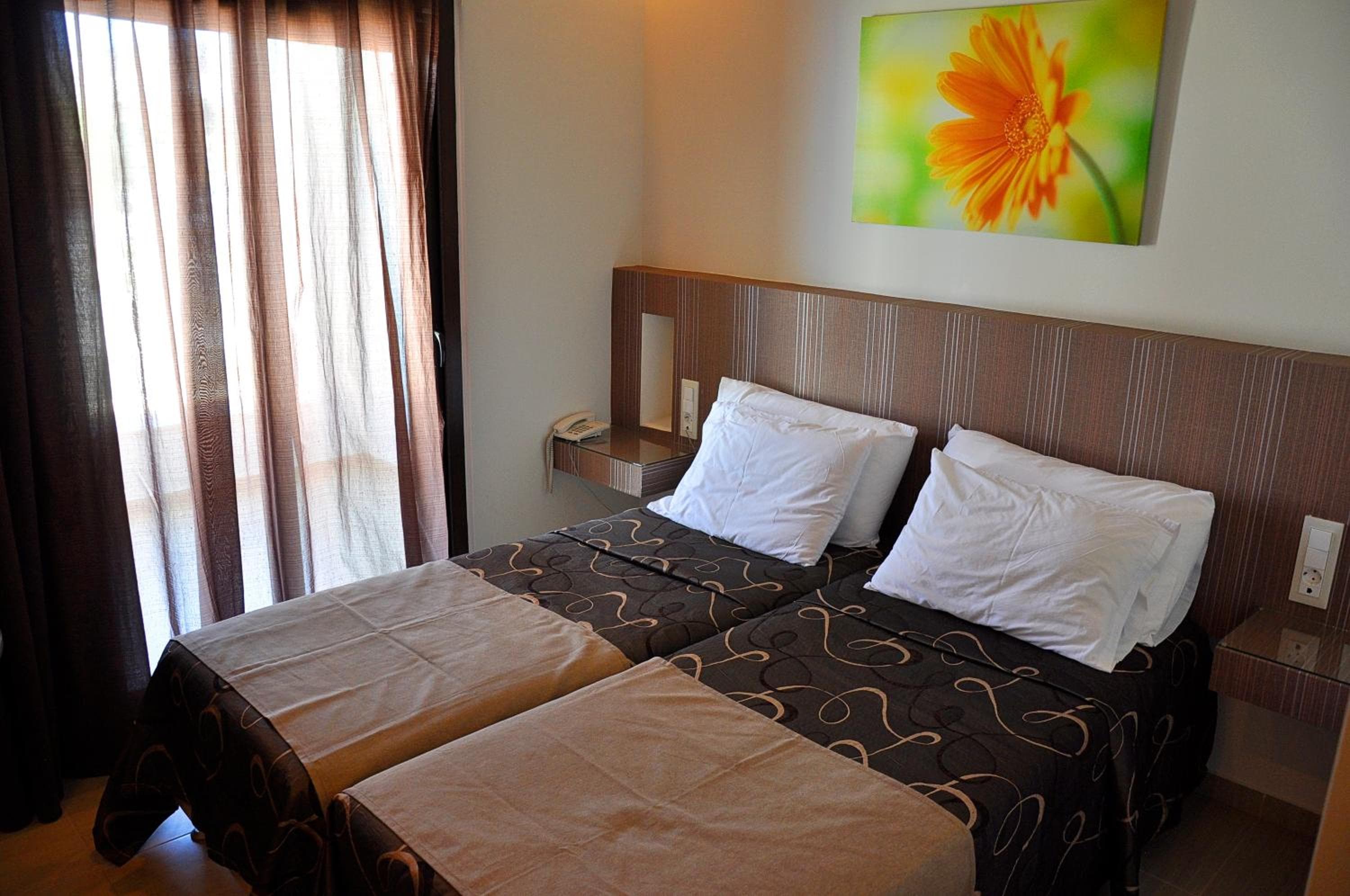 Tony's Beach Hotel, Vromolithos, photo 5