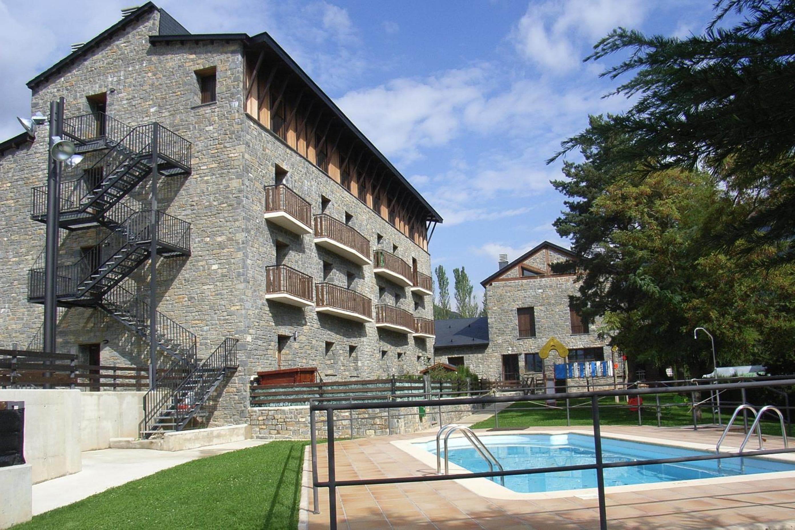 Roca Nevada Suites, Villanúa