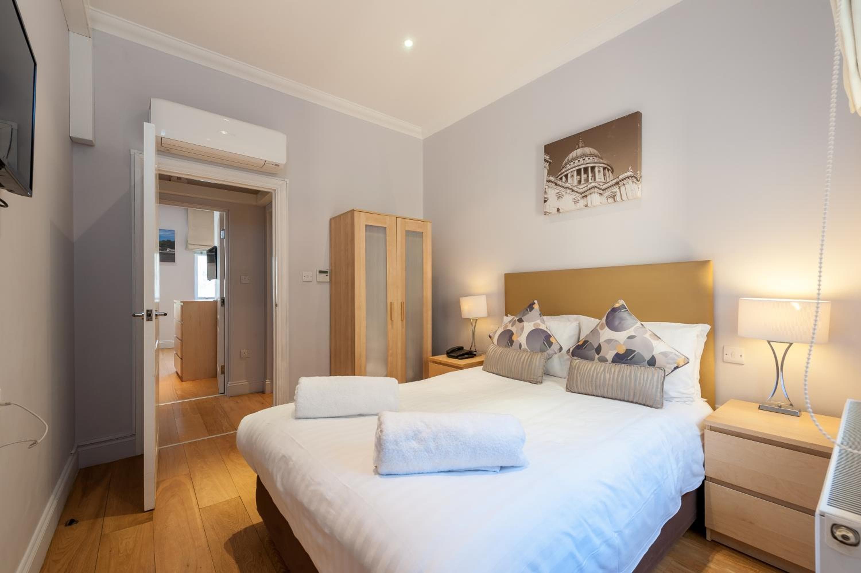12 London Street Apartments, London