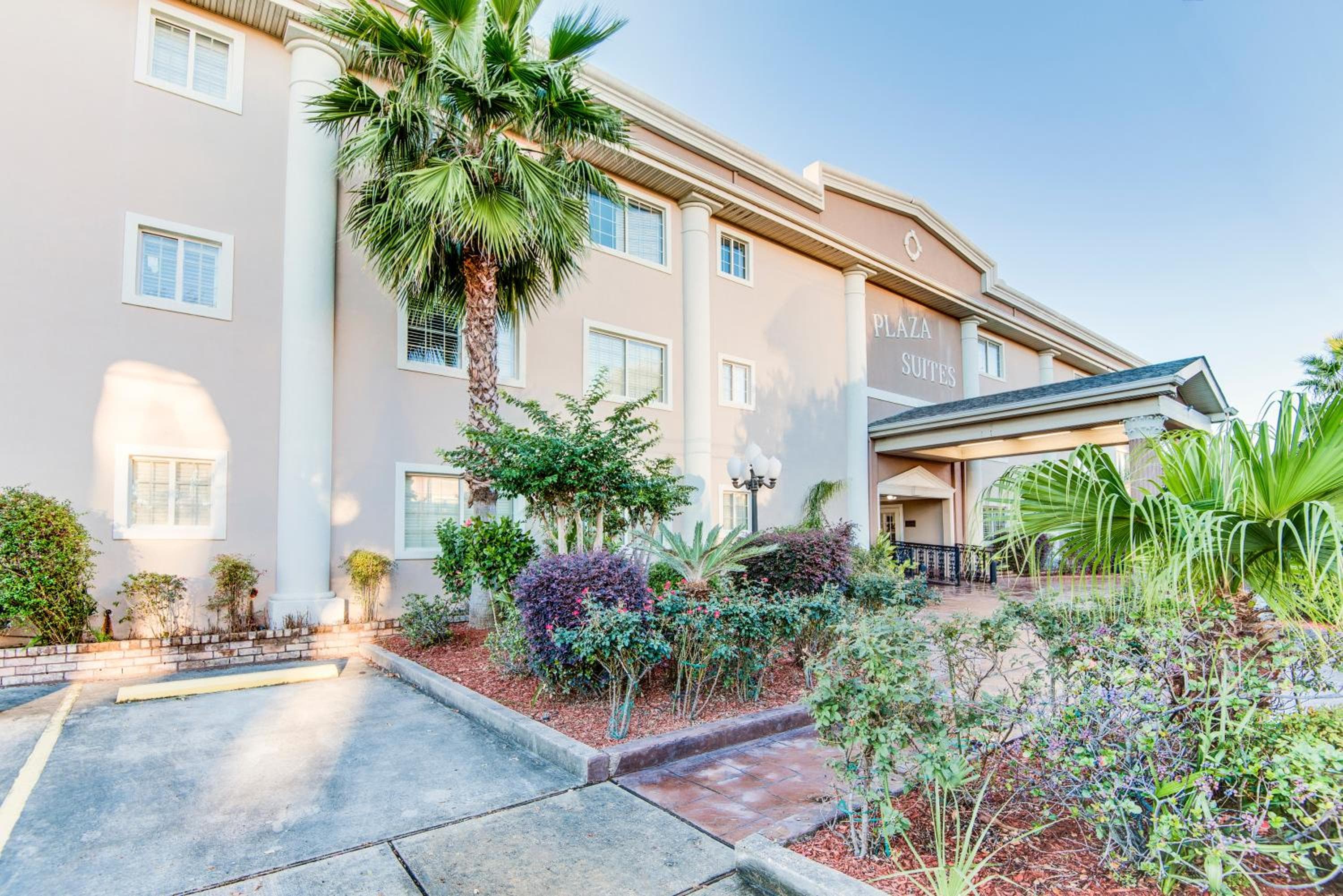 LA Plaza Apartments, Metairie