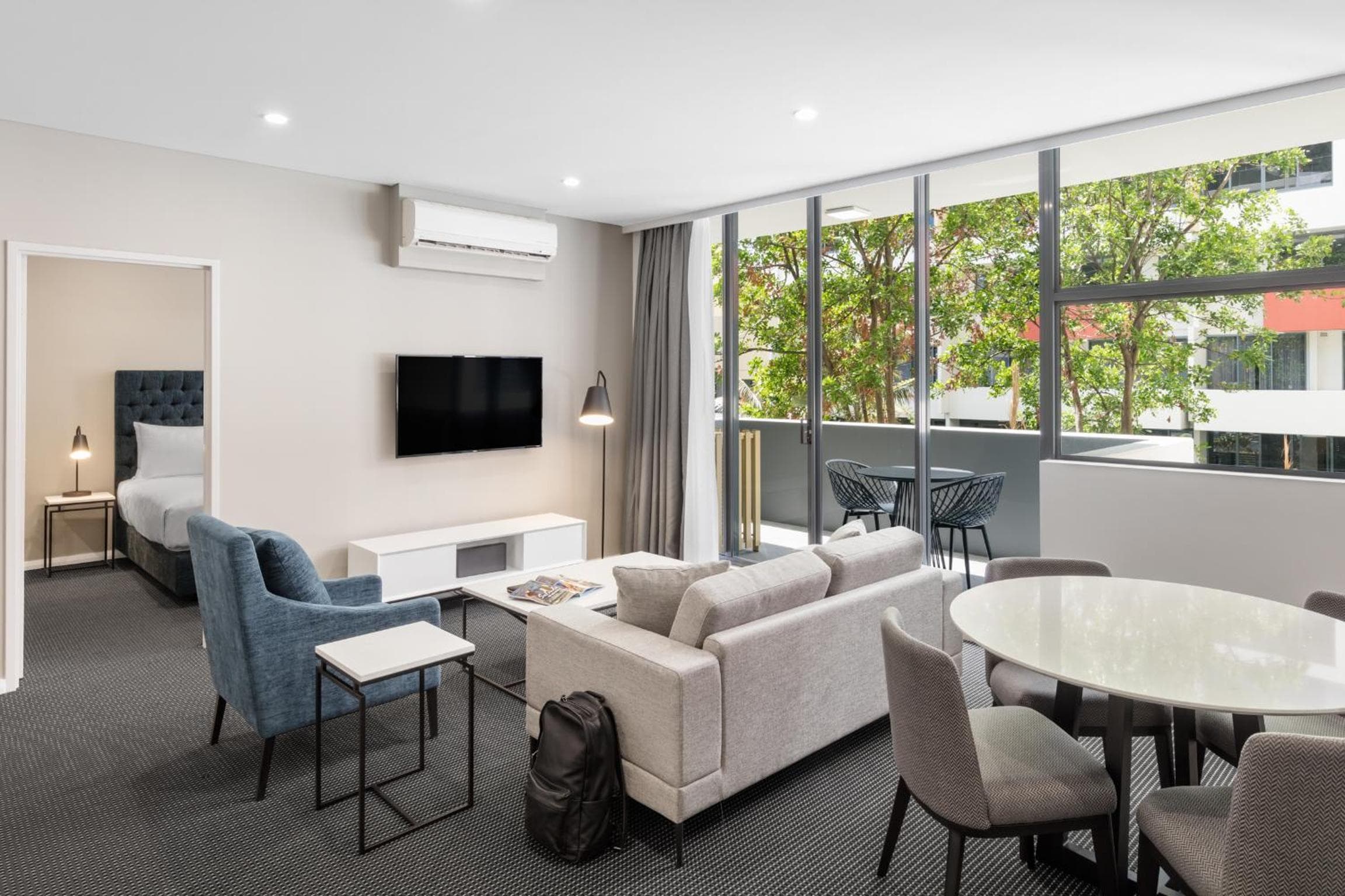 Meriton Suites Waterloo, Sydney, photo 3