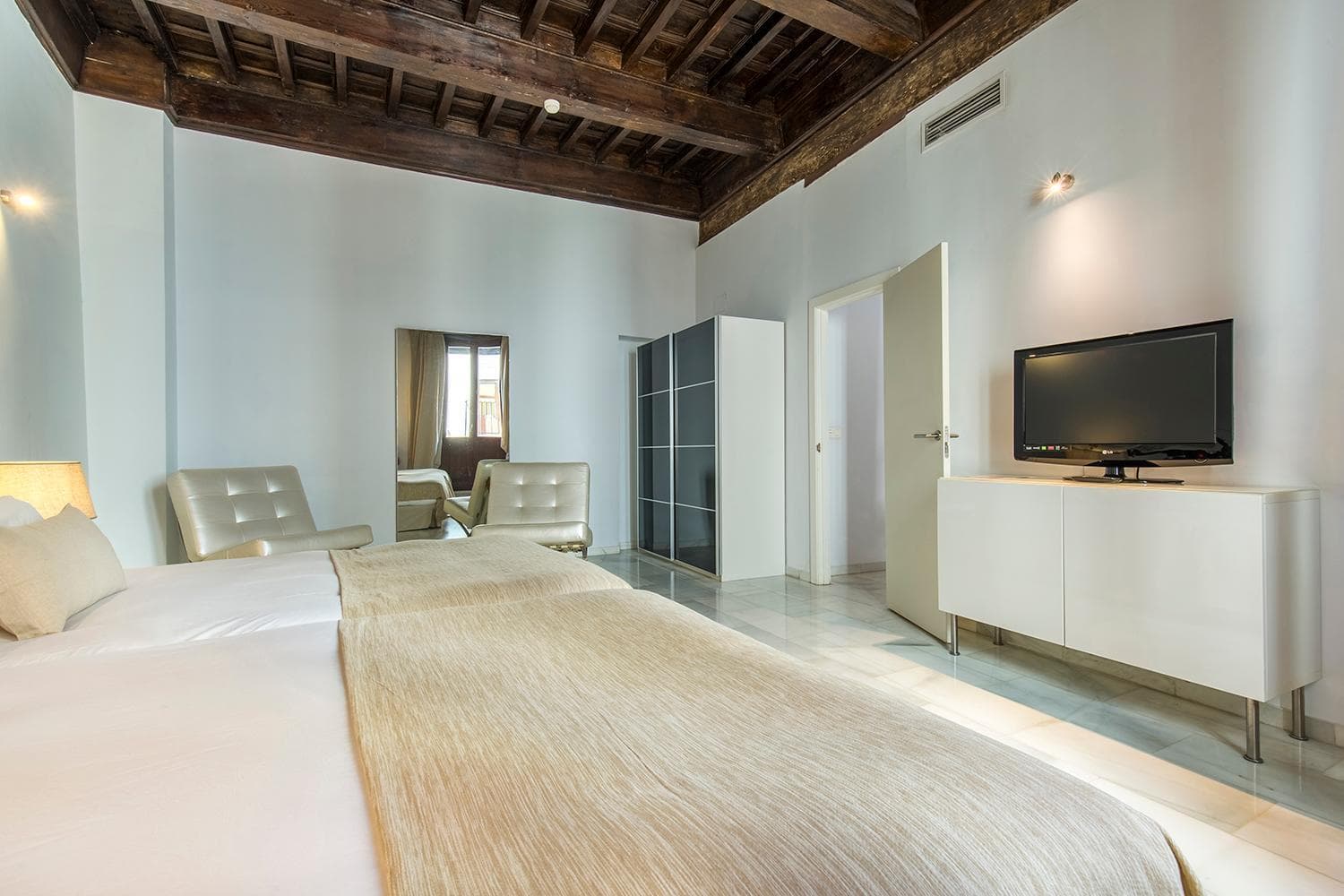 tuGuest Elvira Suites, Granada, photo 4