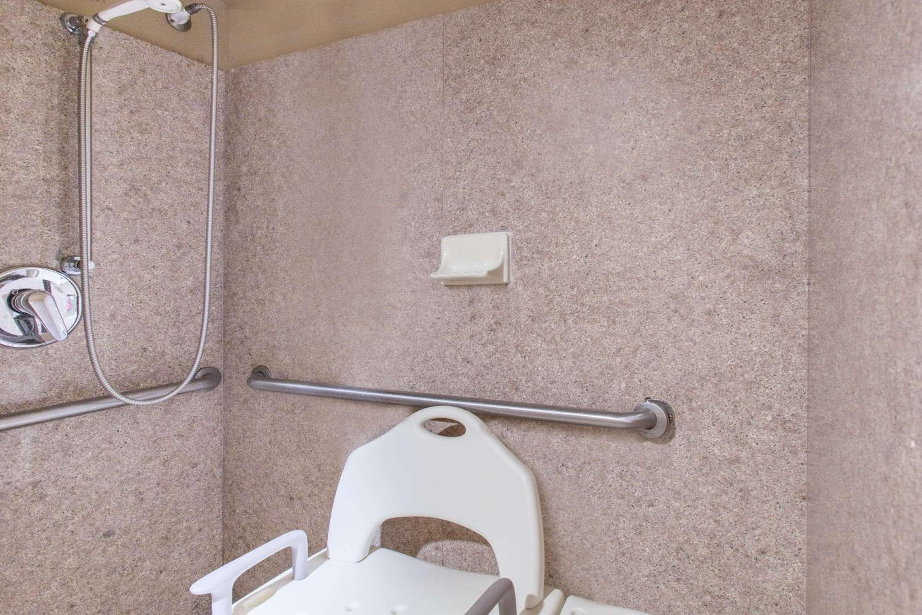 Hawthorn Suites Midwest City, Oklahoma City, photo 3