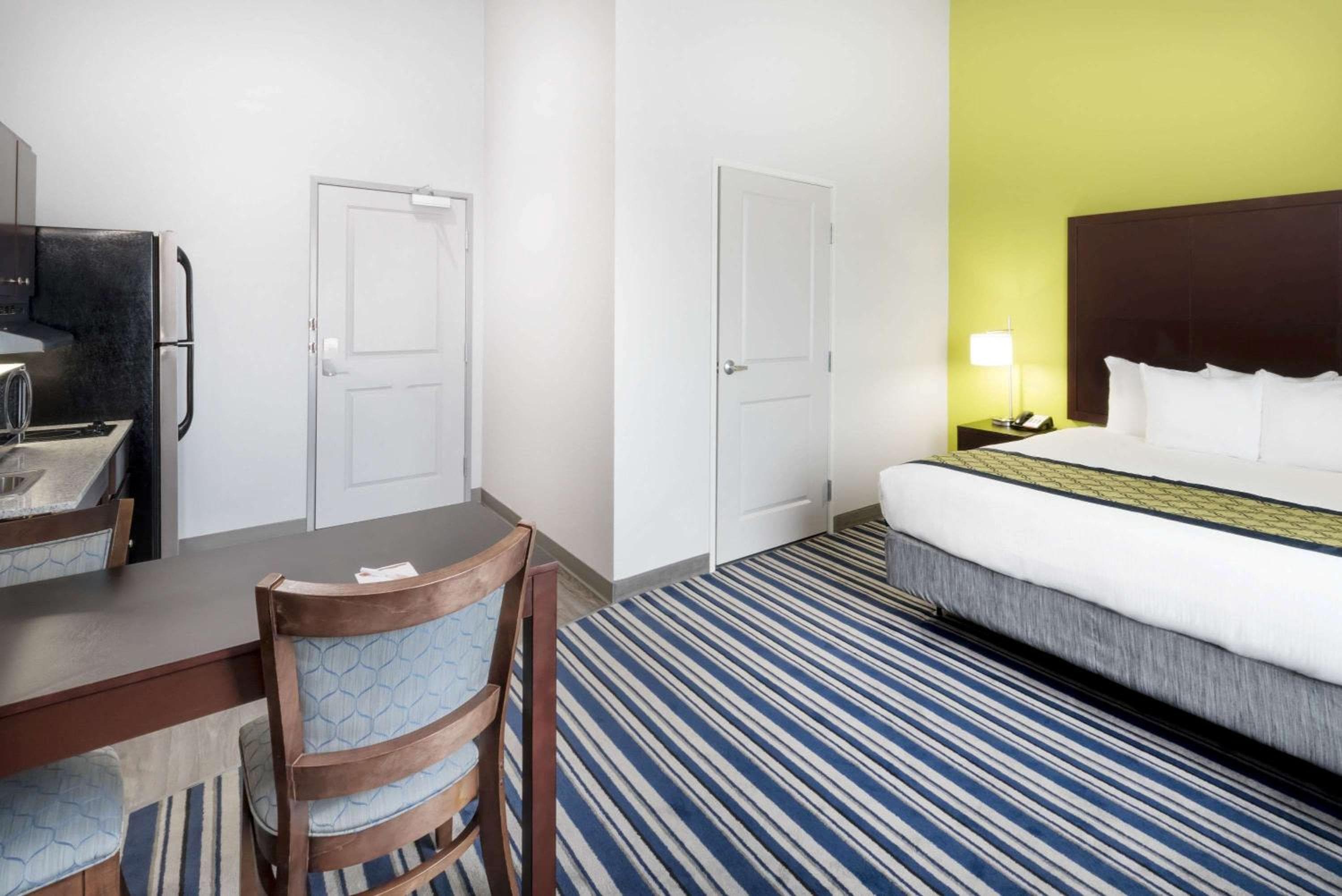 Hawthorn Extended Stay by Wyndham Midland, Midland, photo 4