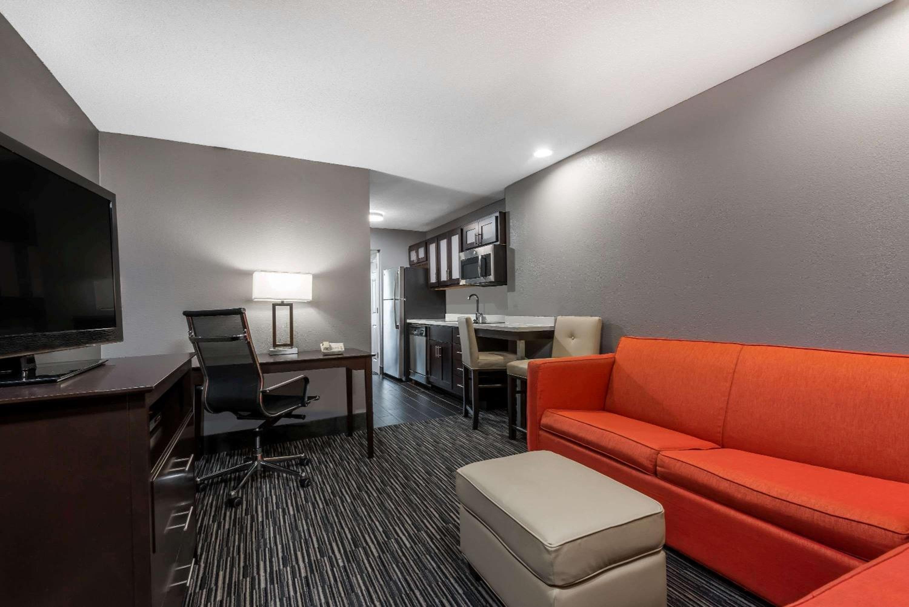 Hawthorn Extended Stay by Wyndham Columbus West, Columbus, photo 6