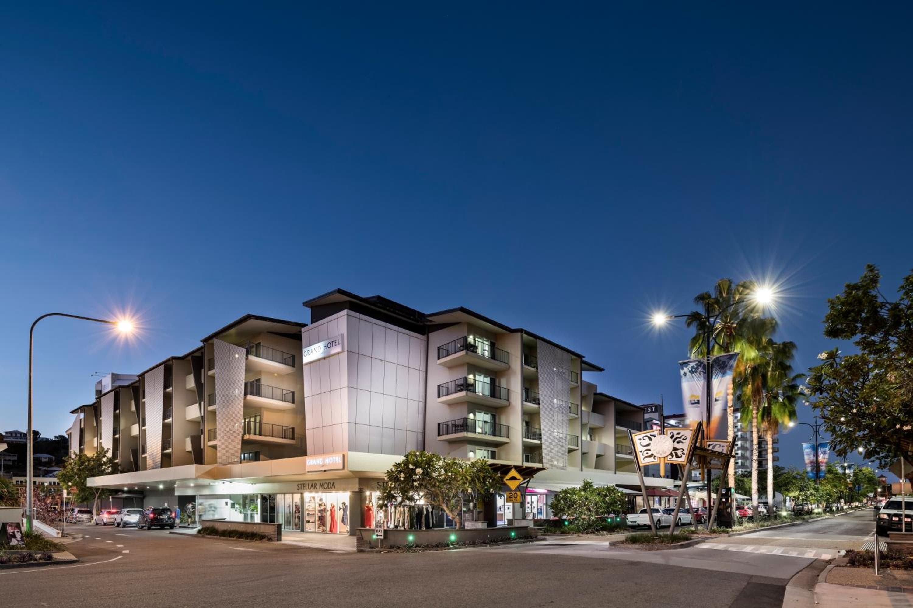 Grand Hotel and Apartments Townsville, Townsville