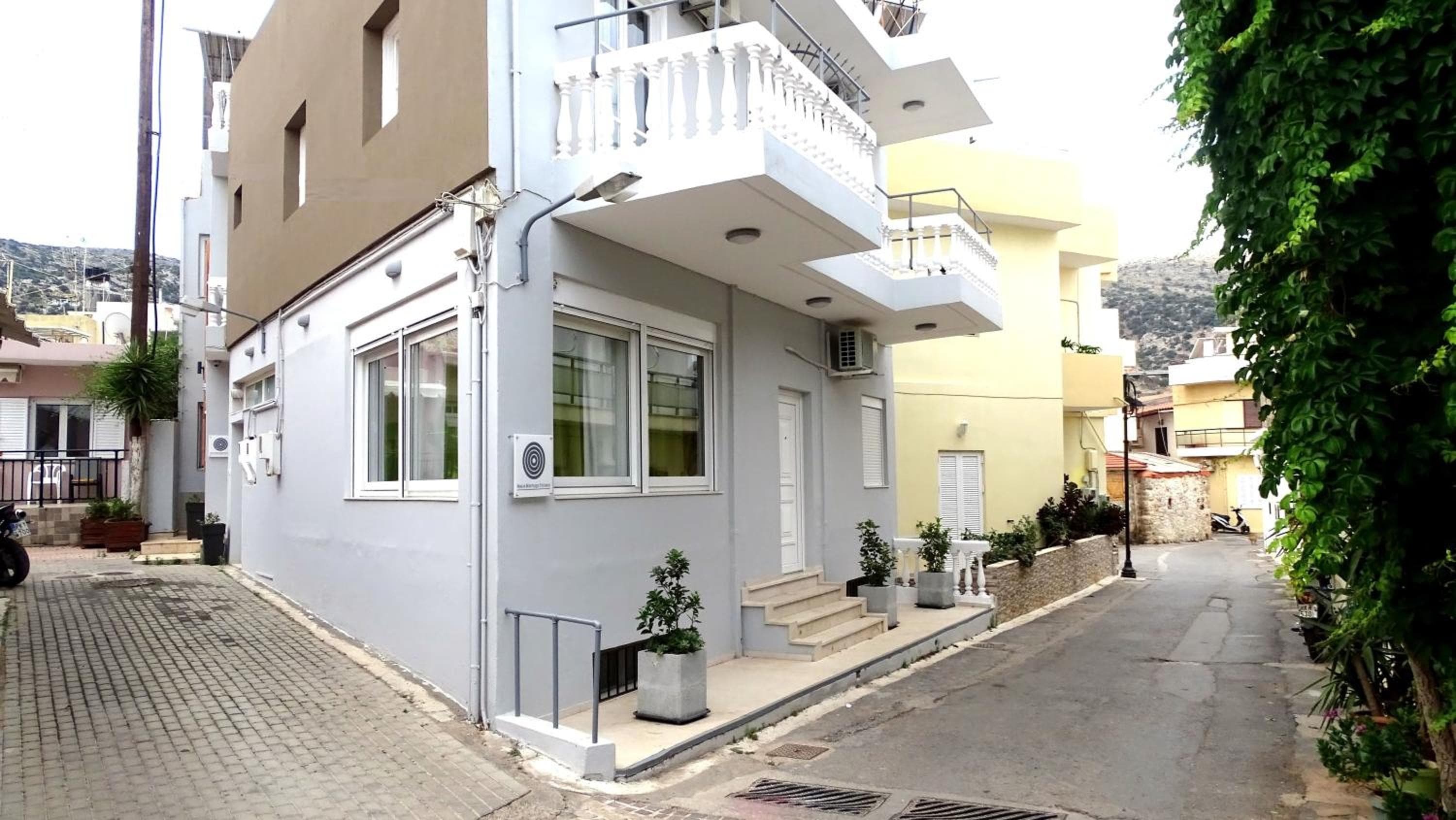 Malia Boutique Studios, Malia
