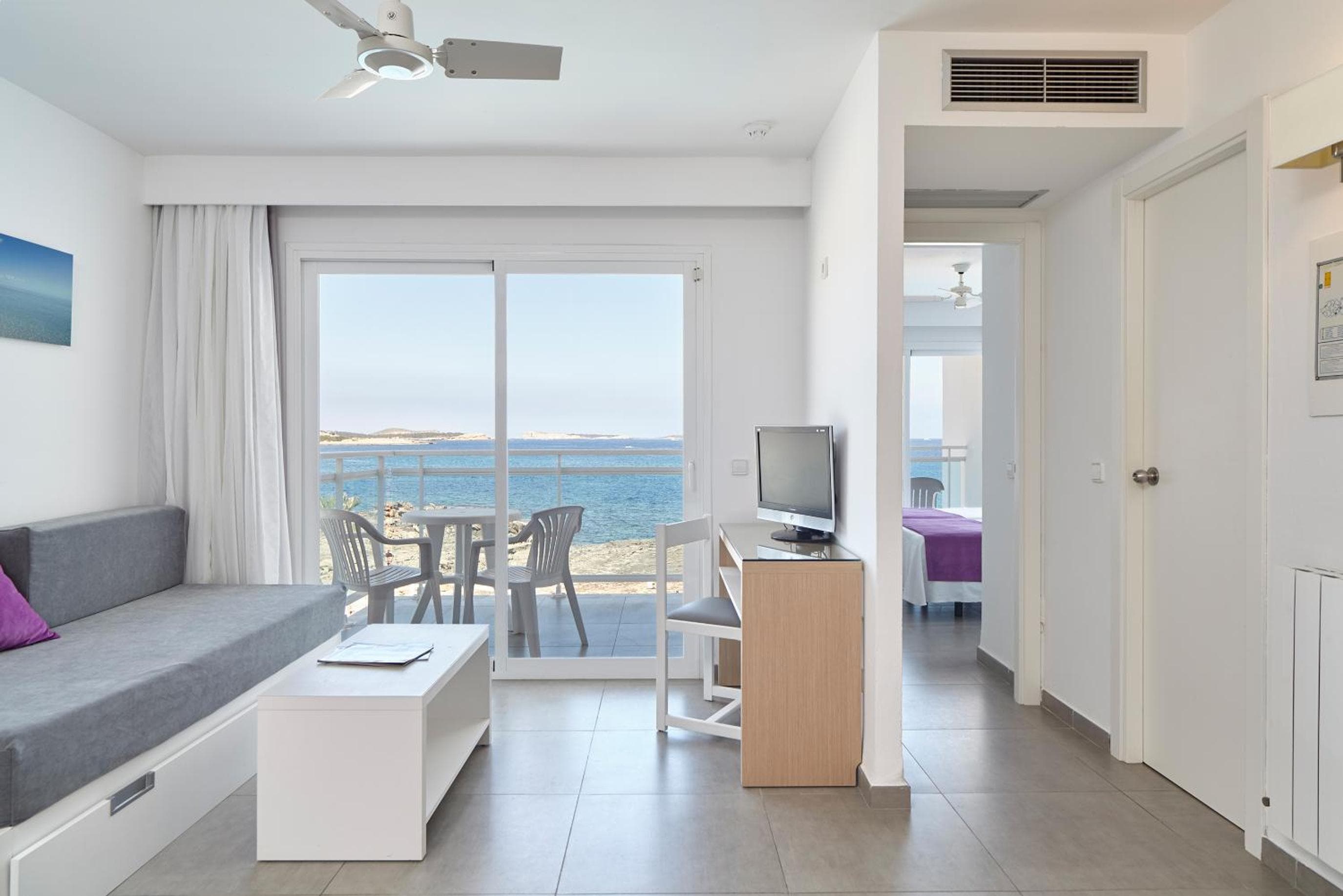Aparthotel Nereida, San Antonio Bay, photo 6