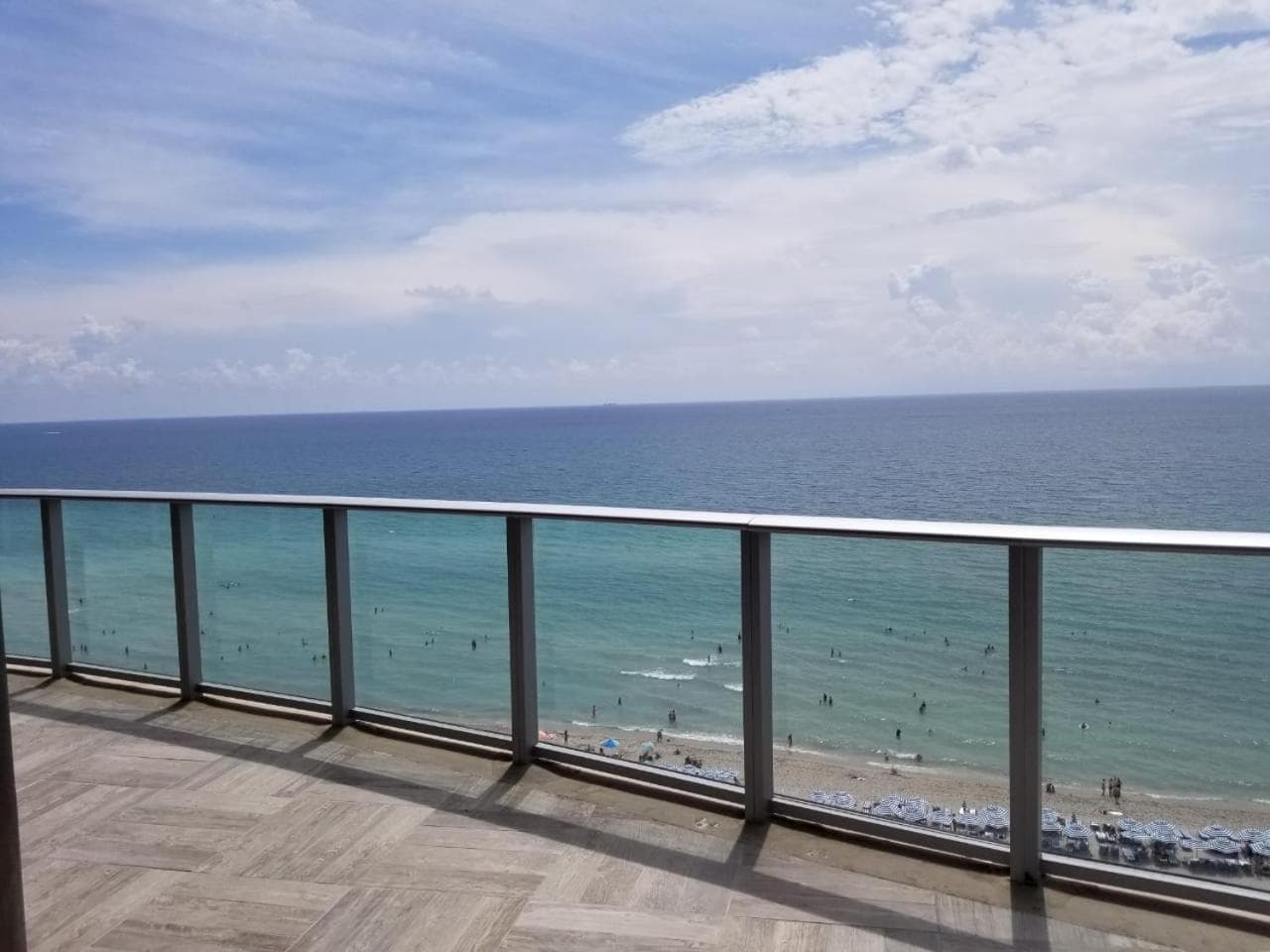Rent in LYFE Resort, Hollywood, photo 2