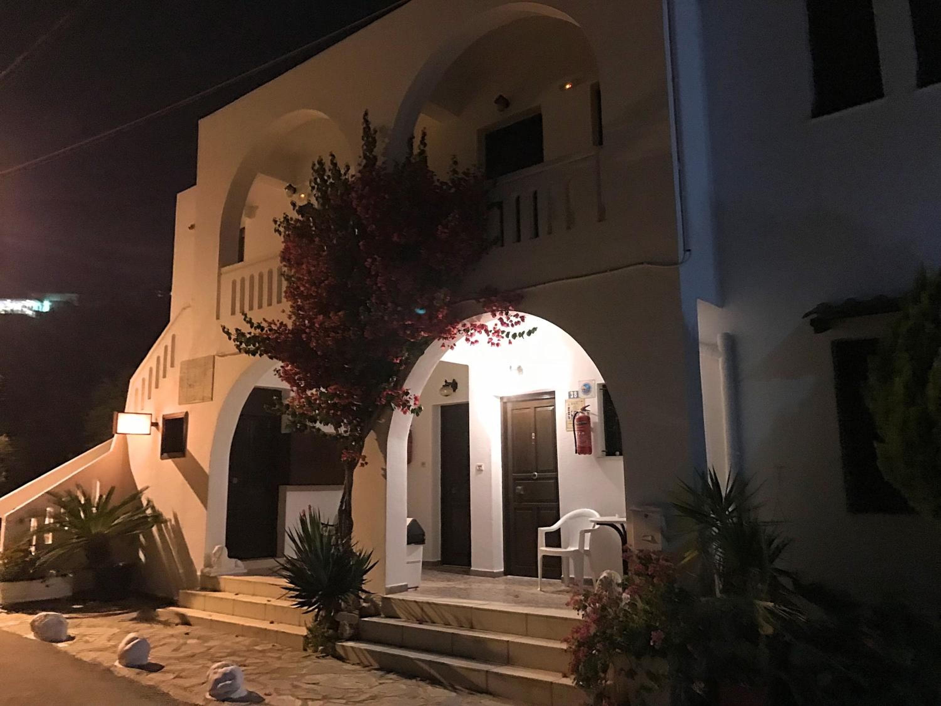 Oliaria Apartments, Plataniás