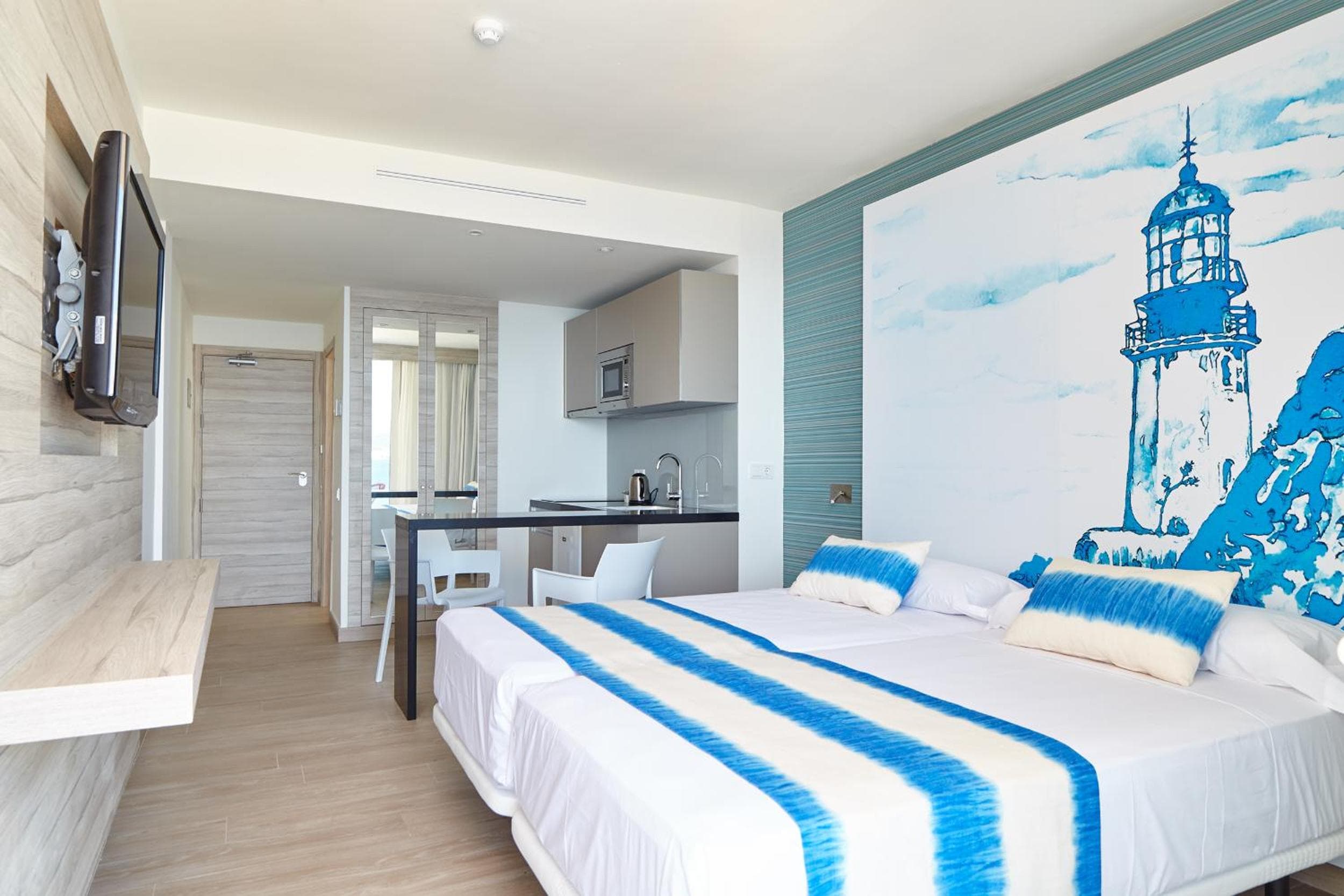Sol Bahía Ibiza Suites, San Antonio, photo 3
