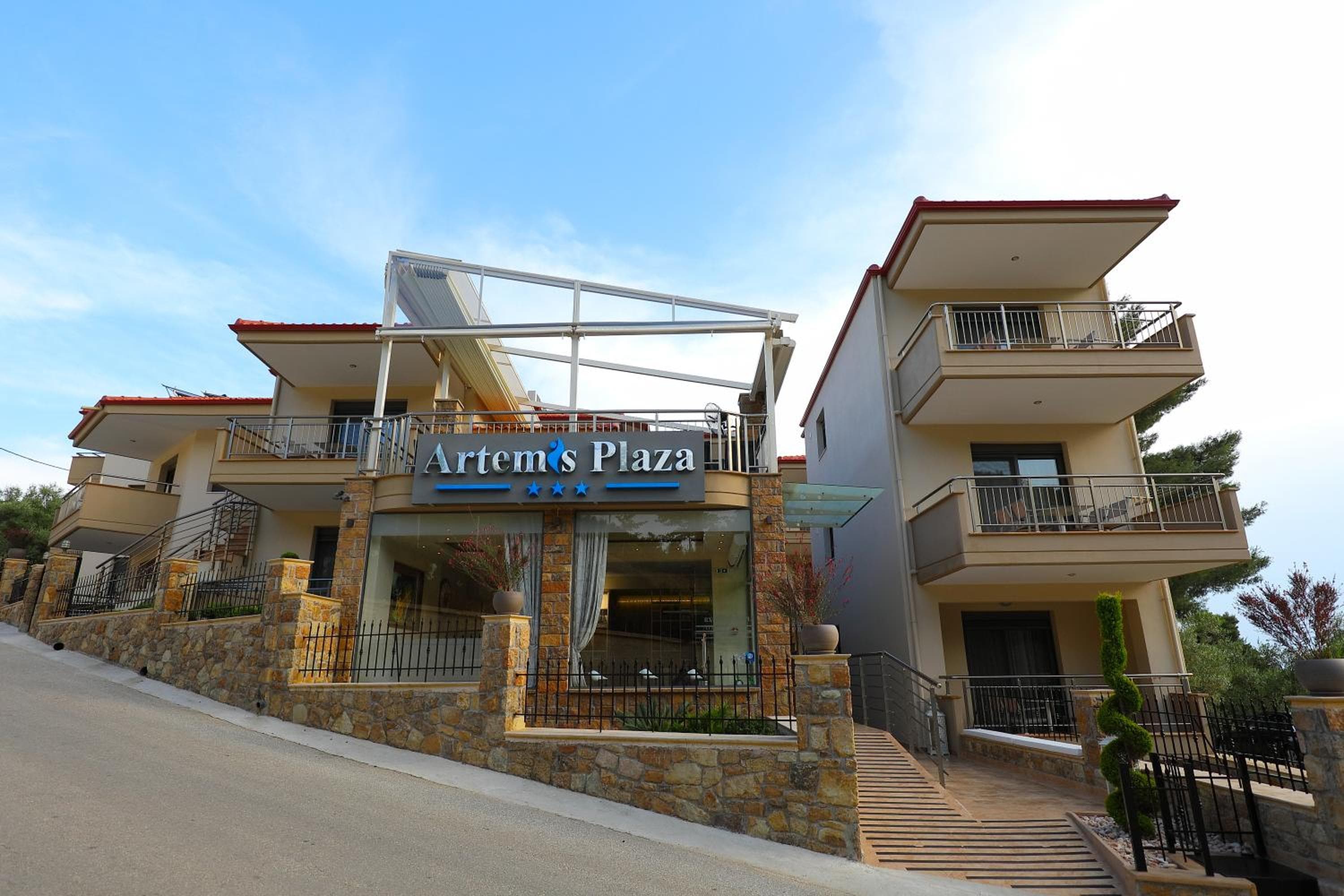 Artemis Plaza, Agia Paraskevi