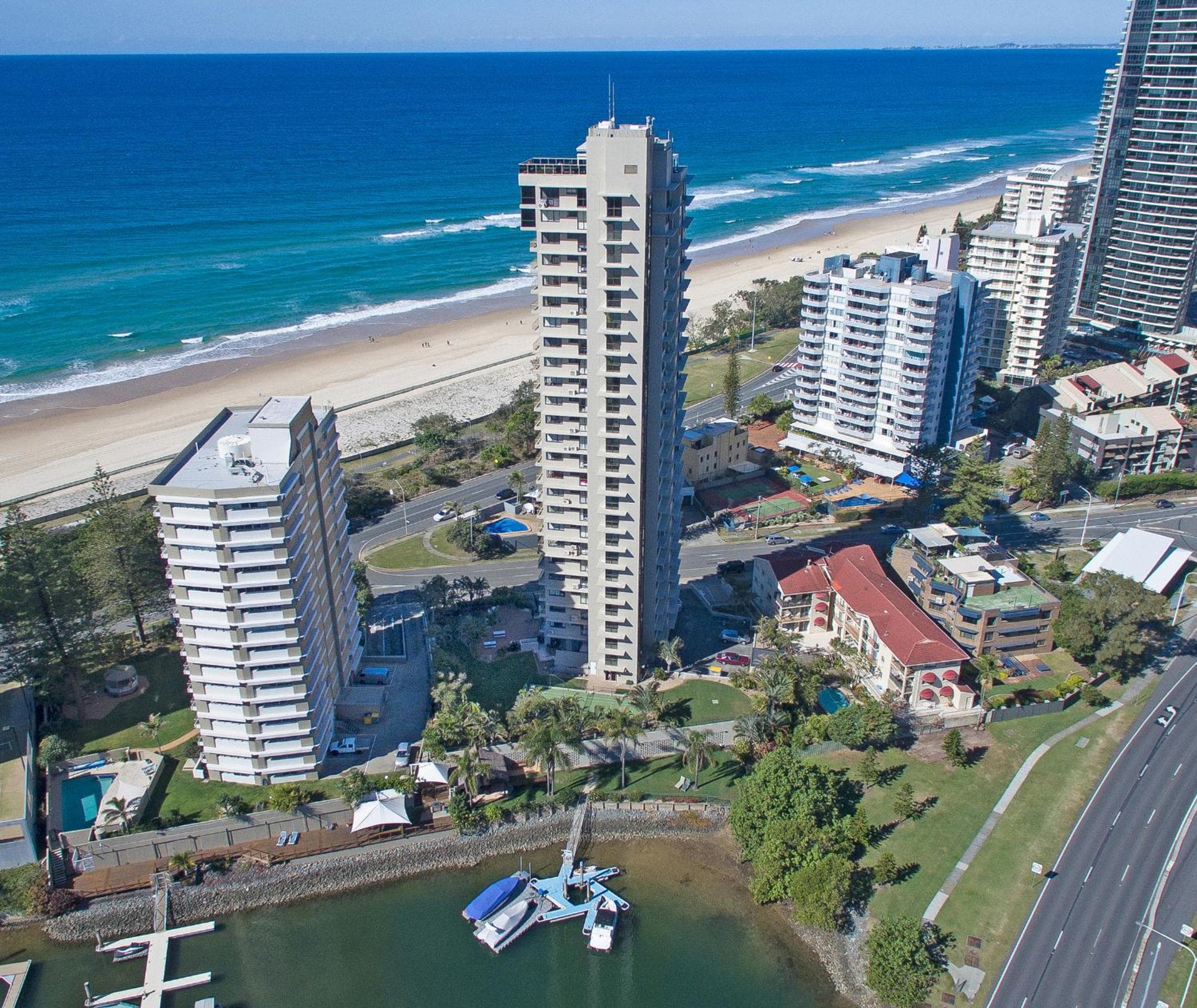 Capricorn One Beachside Holiday Apartments - Official, Gold Coast