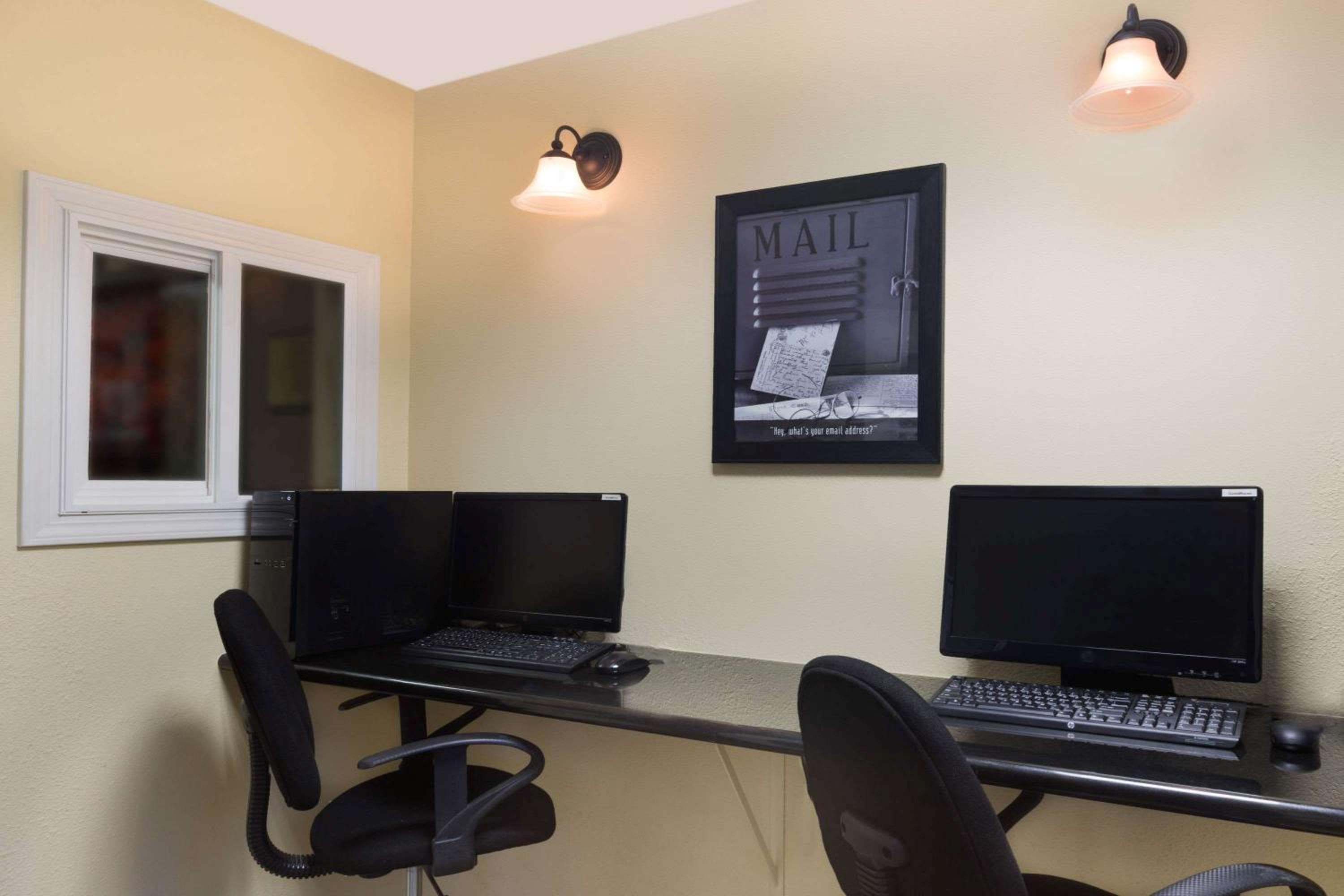 Hawthorn Suites by Wyndham Rancho Cordova/Folsom, Rancho Cordova, photo 2
