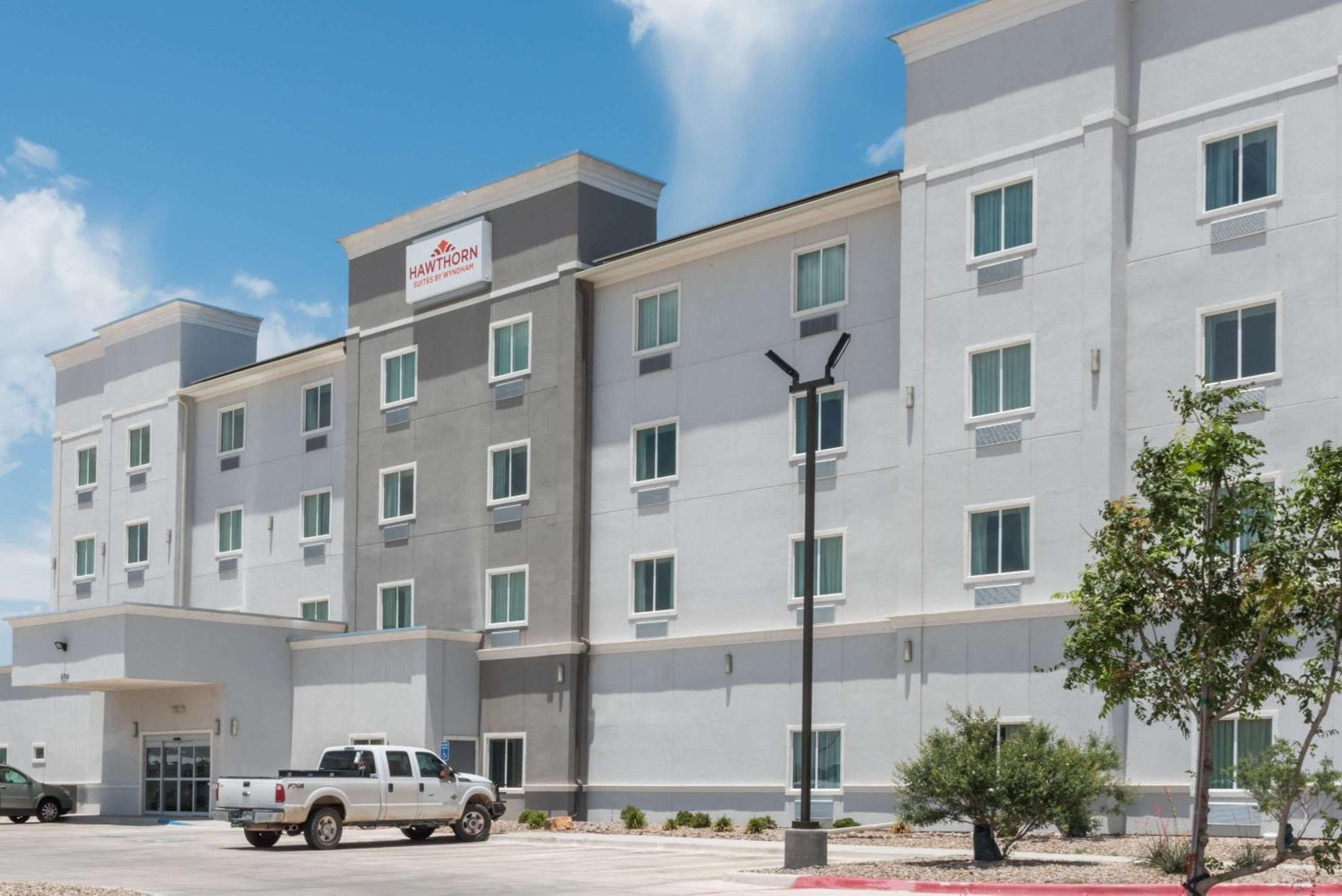 Hawthorn Extended Stay by Wyndham Midland, Midland