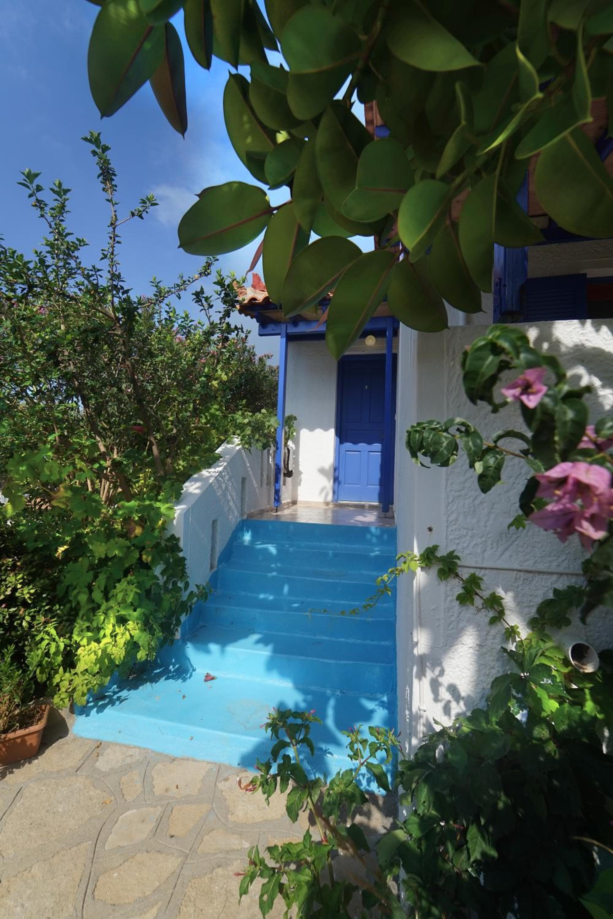 White Rock Apartments, Marathokampos, photo 3
