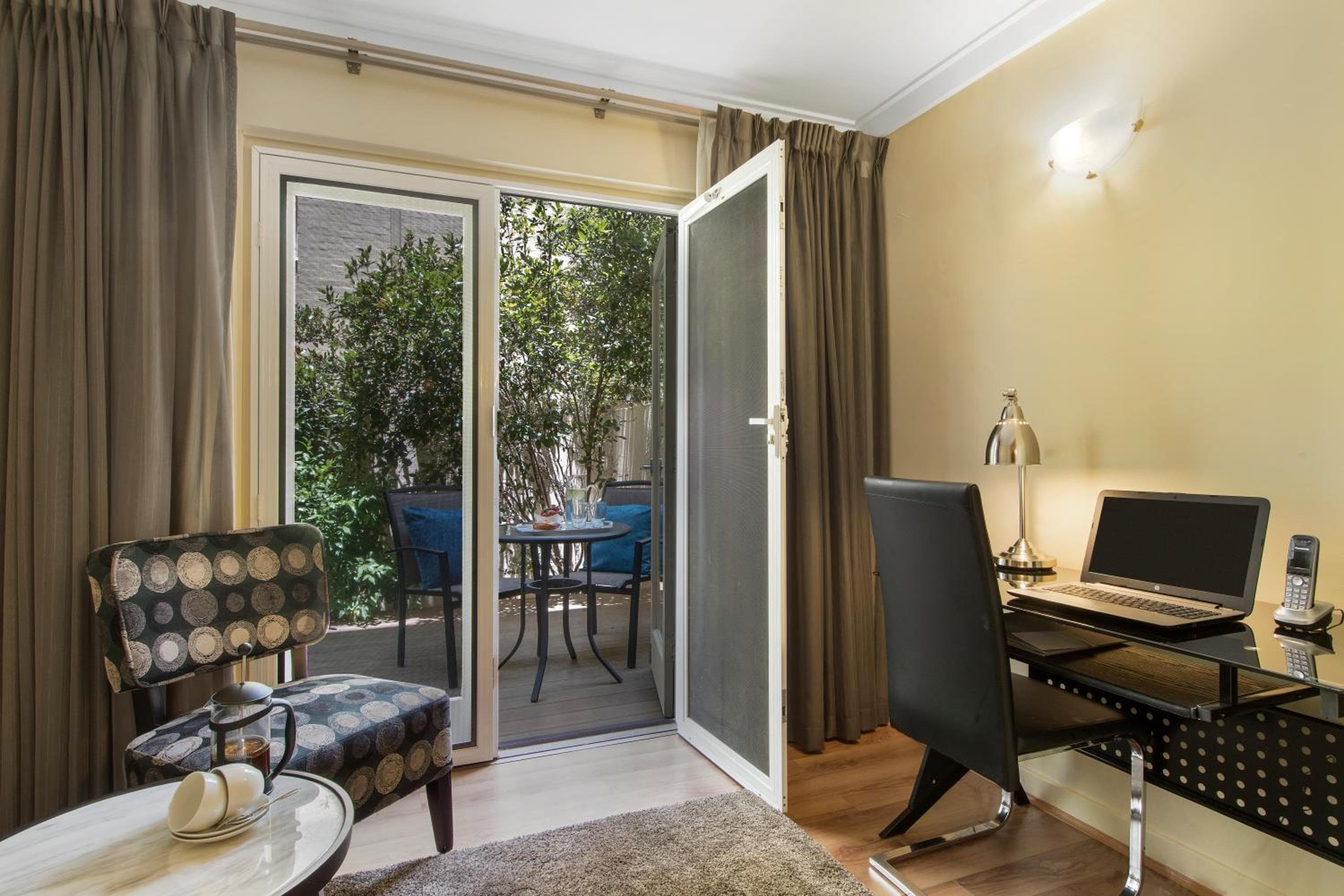 The Peninsula Riverside Serviced Apartments, Perth, photo 2
