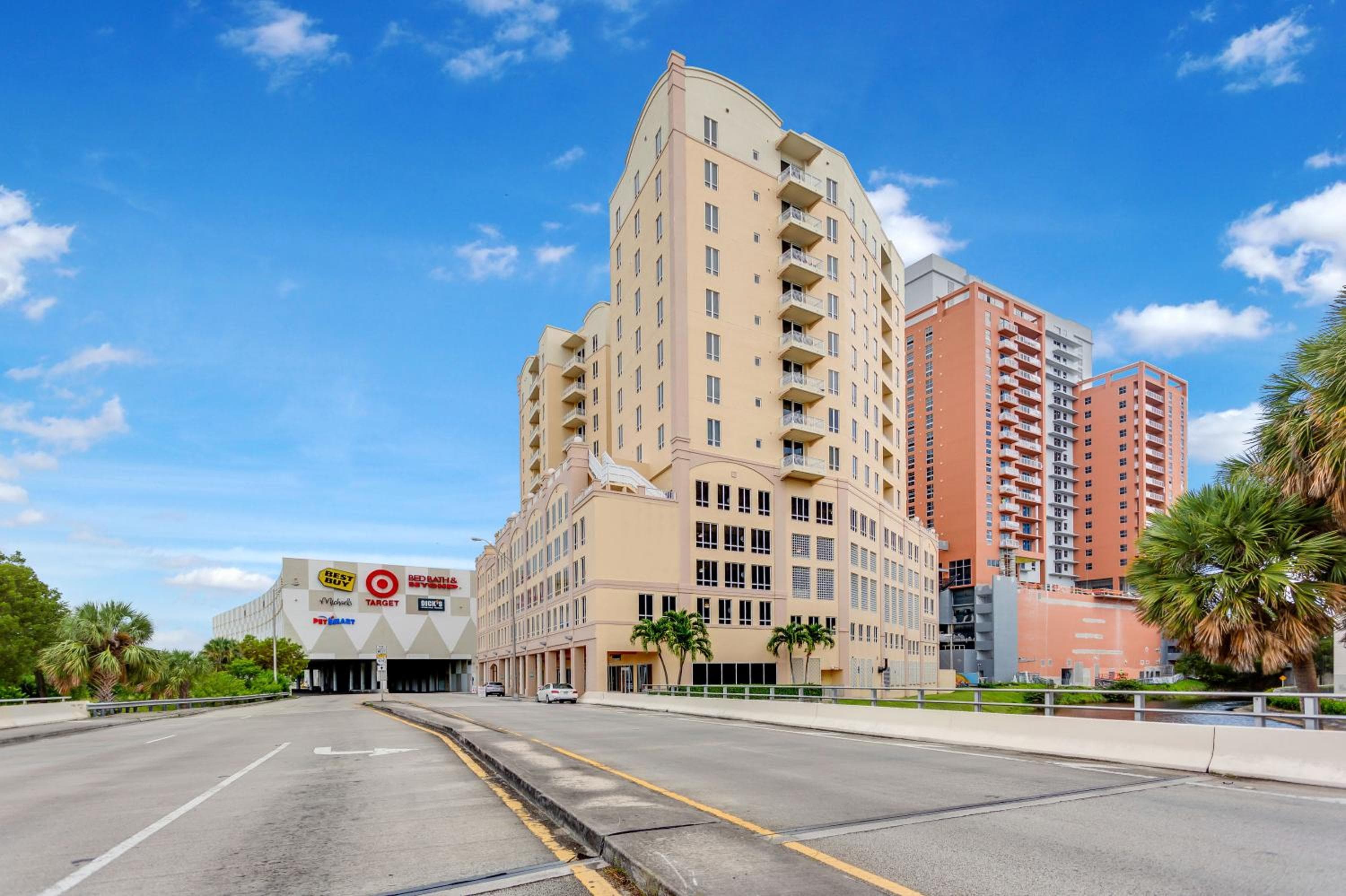 Dadeland Towers by Miami Vacations, South Miami