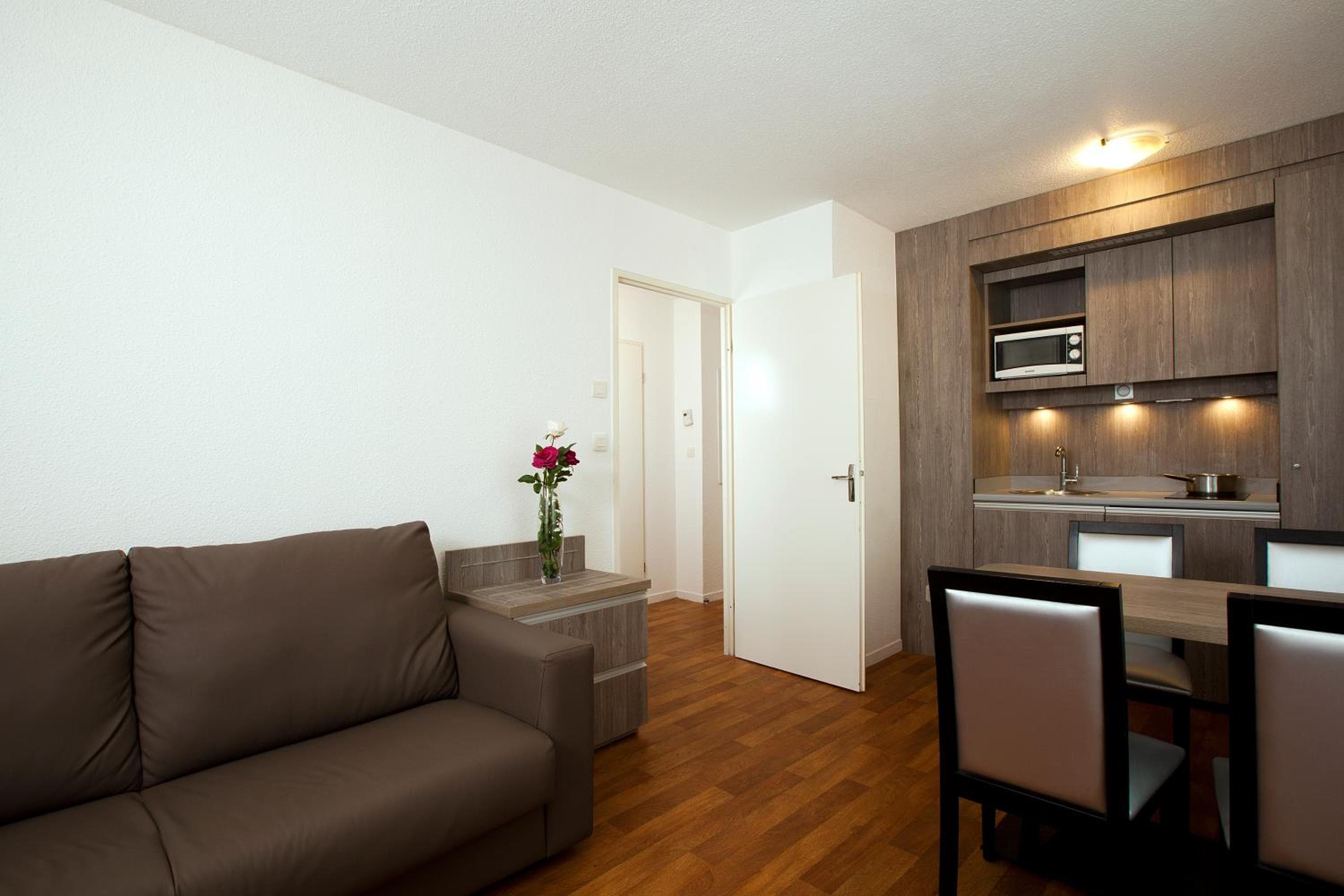 Séjours & Affaires Reims Clairmarais, Reims, photo 2