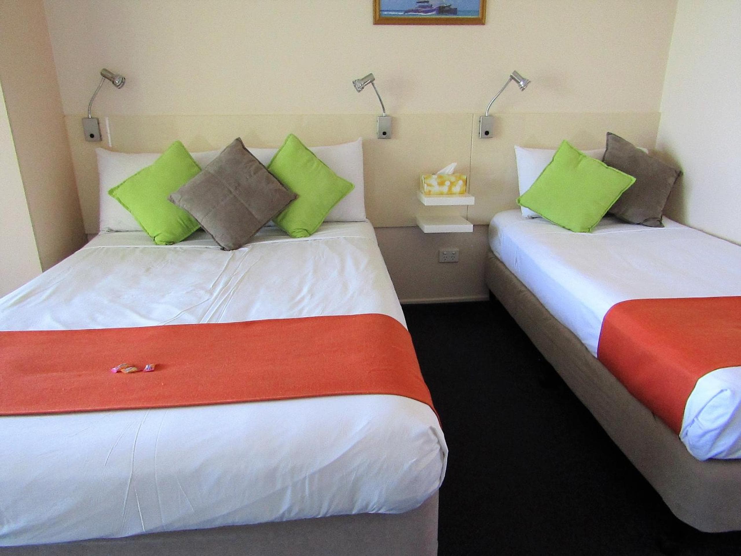Sunlit Waters Studio Apartments, Airlie Beach, photo 6