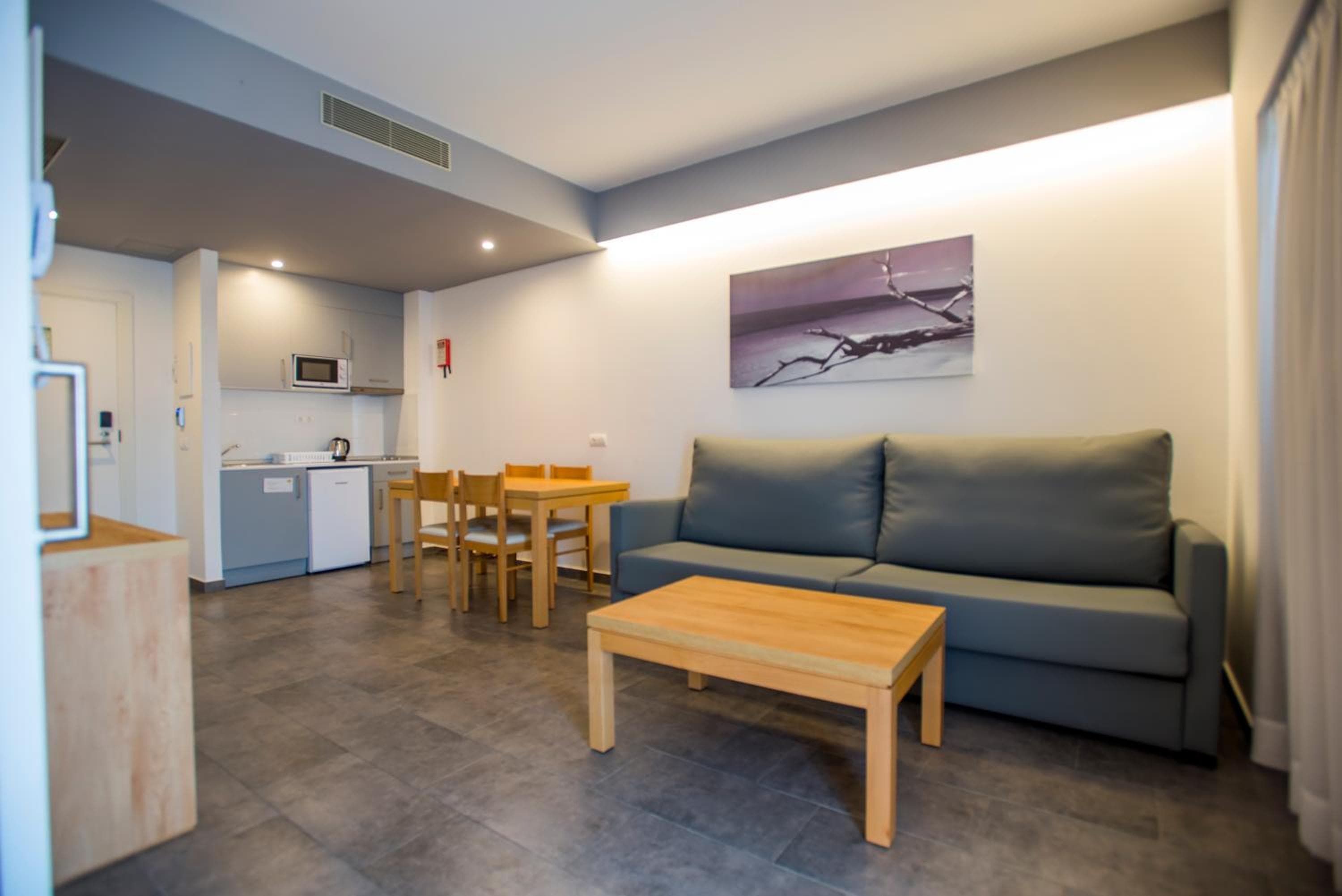 Invisa Aparthotel Casa Luis, Santa Eularia des Riu, photo 4
