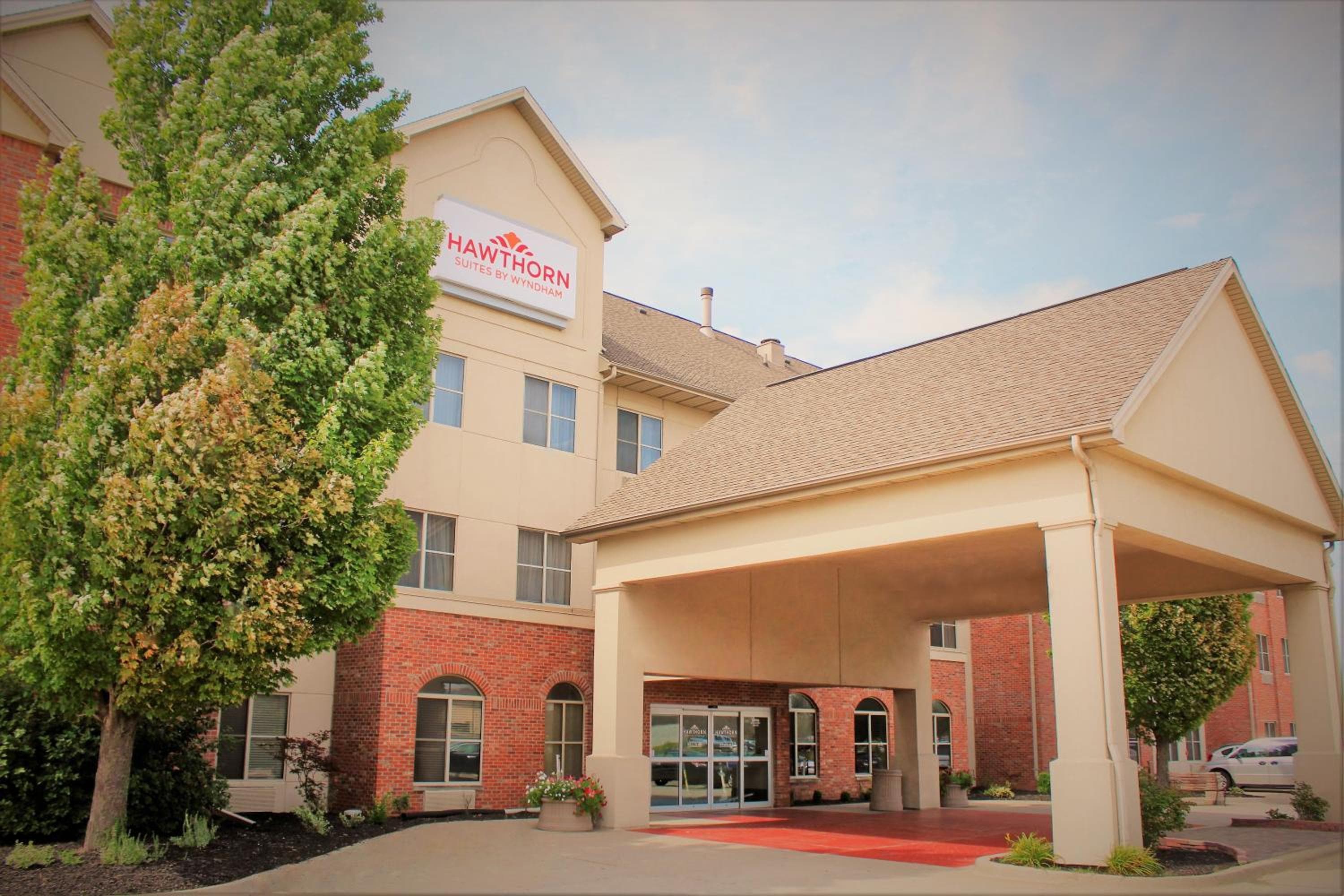 Hawthorn Extended Stay by Wyndham Bloomington, Bloomington