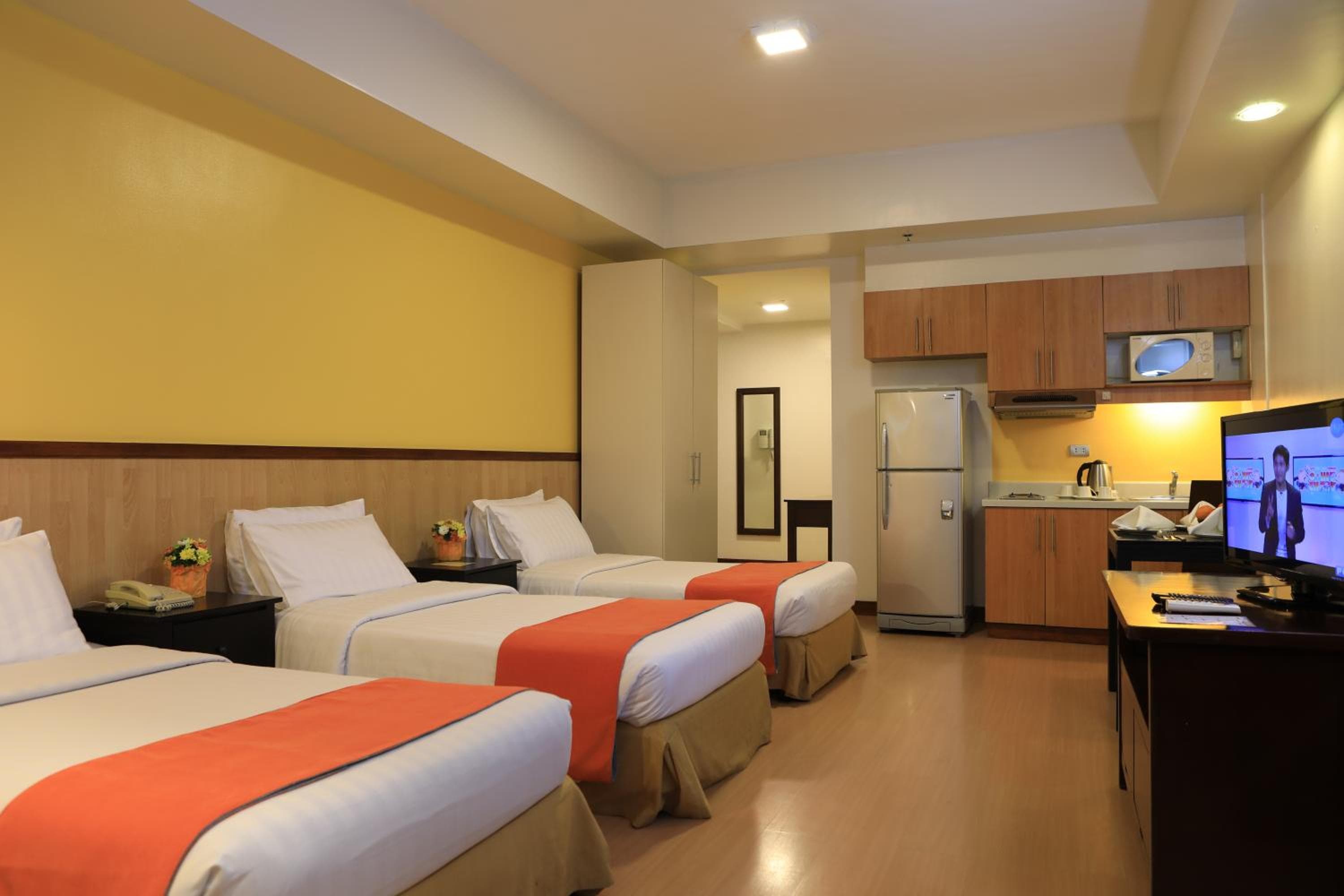 The Malayan Plaza Hotel, Manila, photo 2