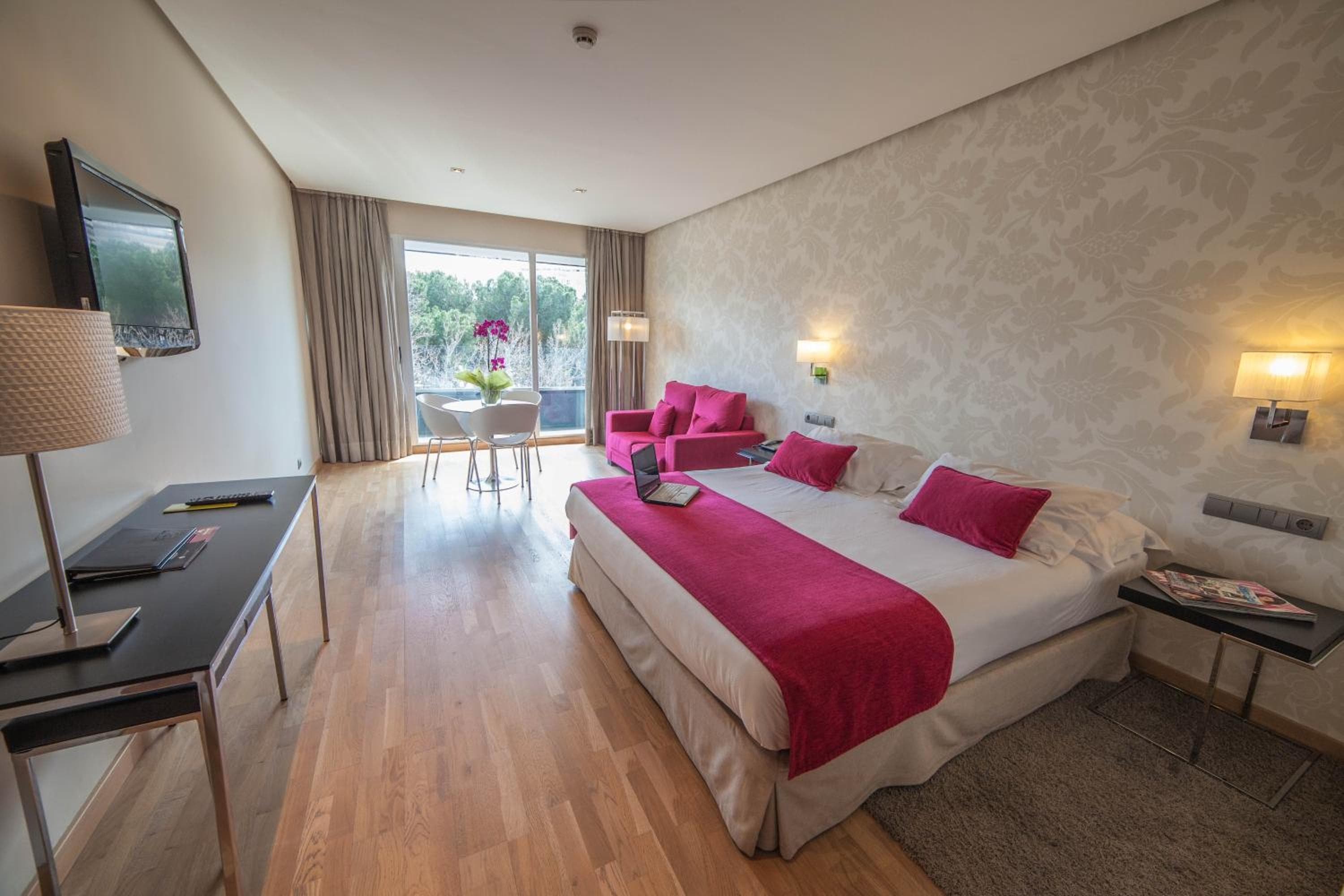 Apartosuites Jardines de Sabatini, Madrid, photo 2