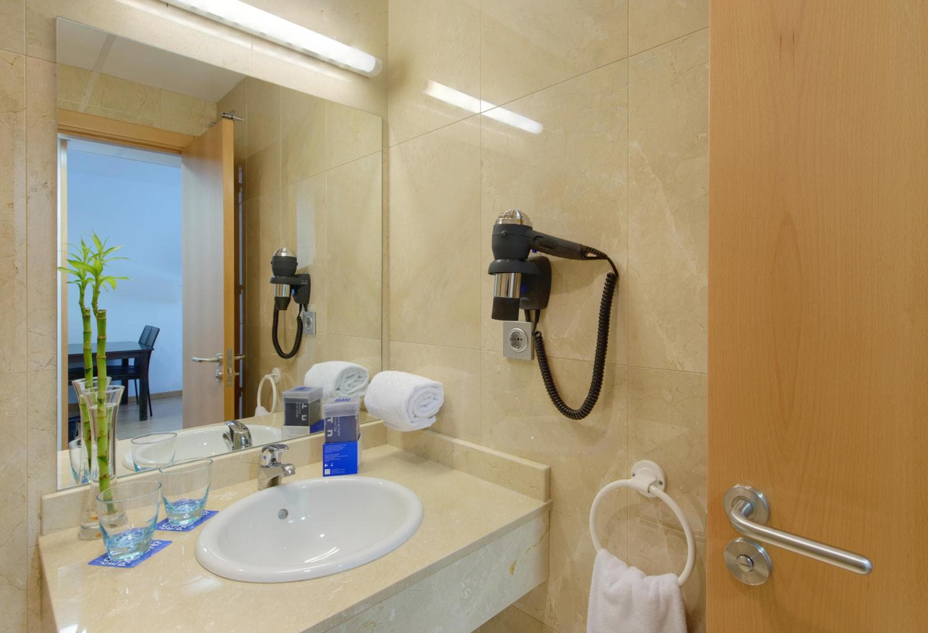 Madrid Airport Suites, Affiliated by Meliá, Madrid, photo 2