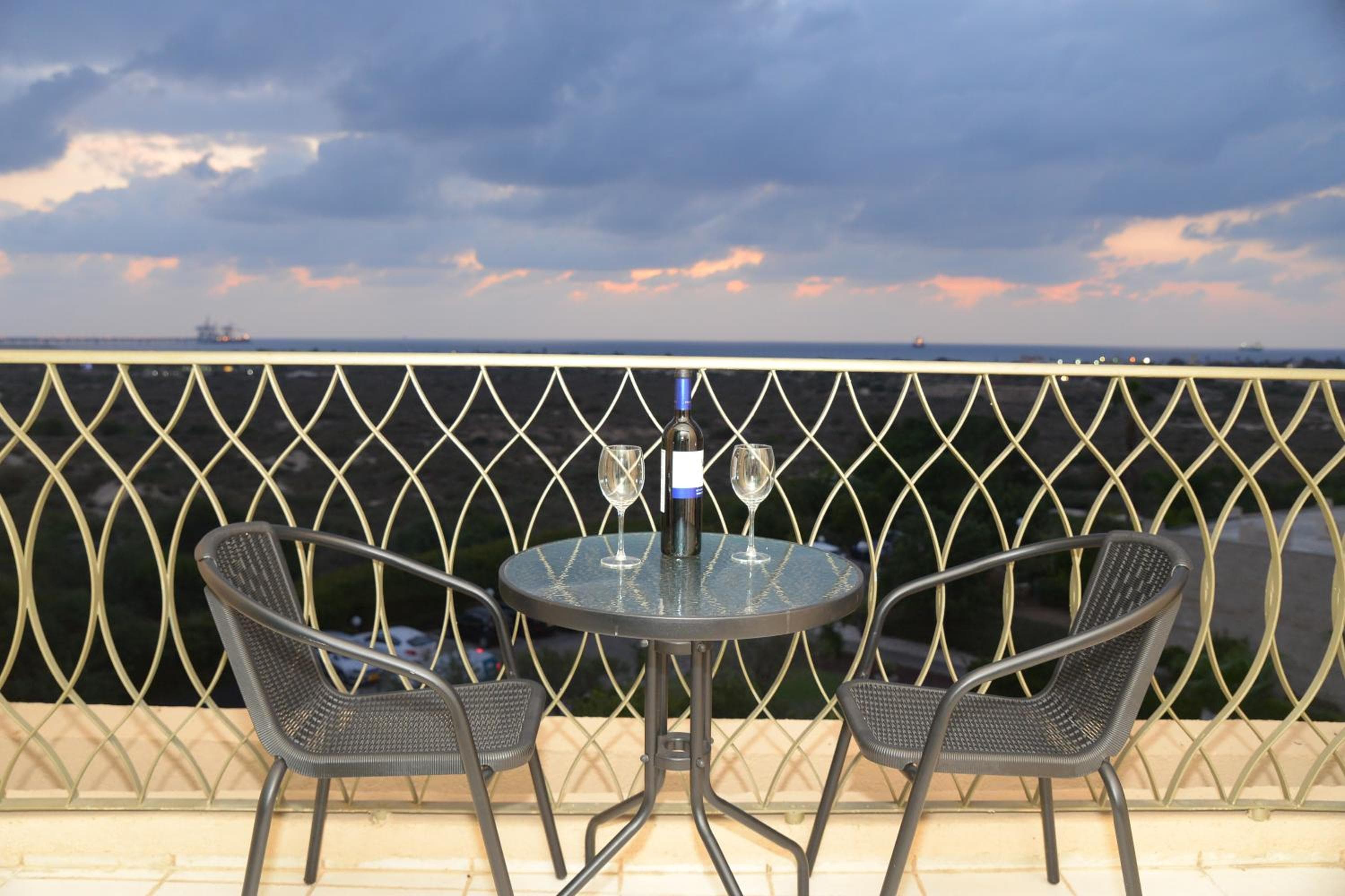 Liz suite, Caesarea, photo 3